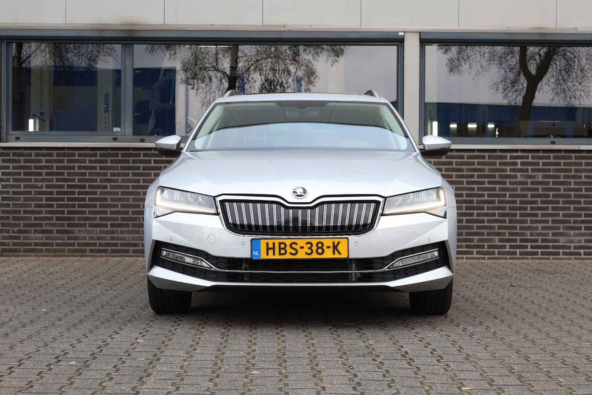 SKODA Superb 1.4 TSI IV Plugin Bus. Edition - Panorama dak - LED - CruiseCont - 9/25