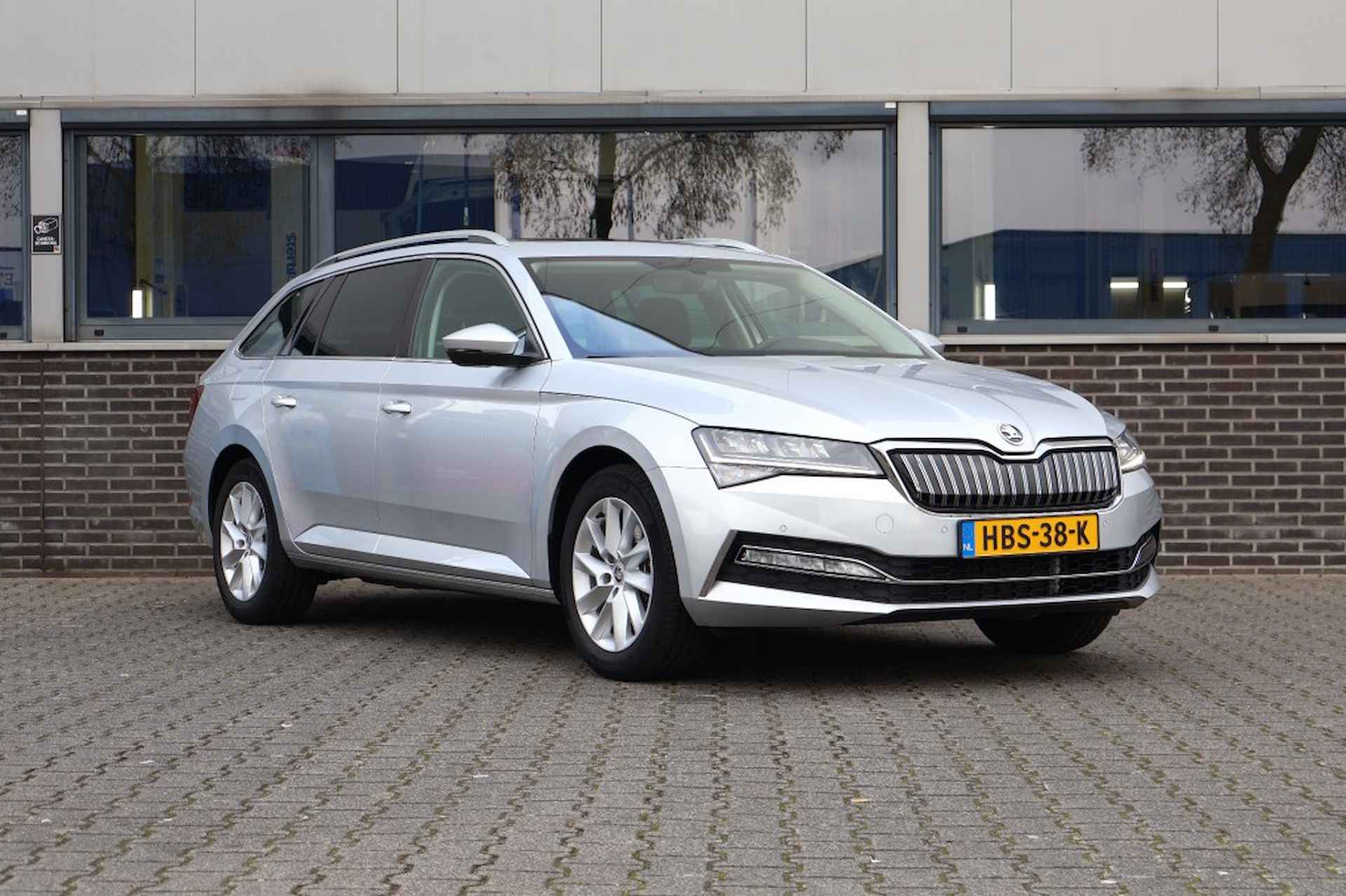 SKODA Superb 1.4 TSI IV Plugin Bus. Edition - Panorama dak - LED - CruiseCont - 10/25