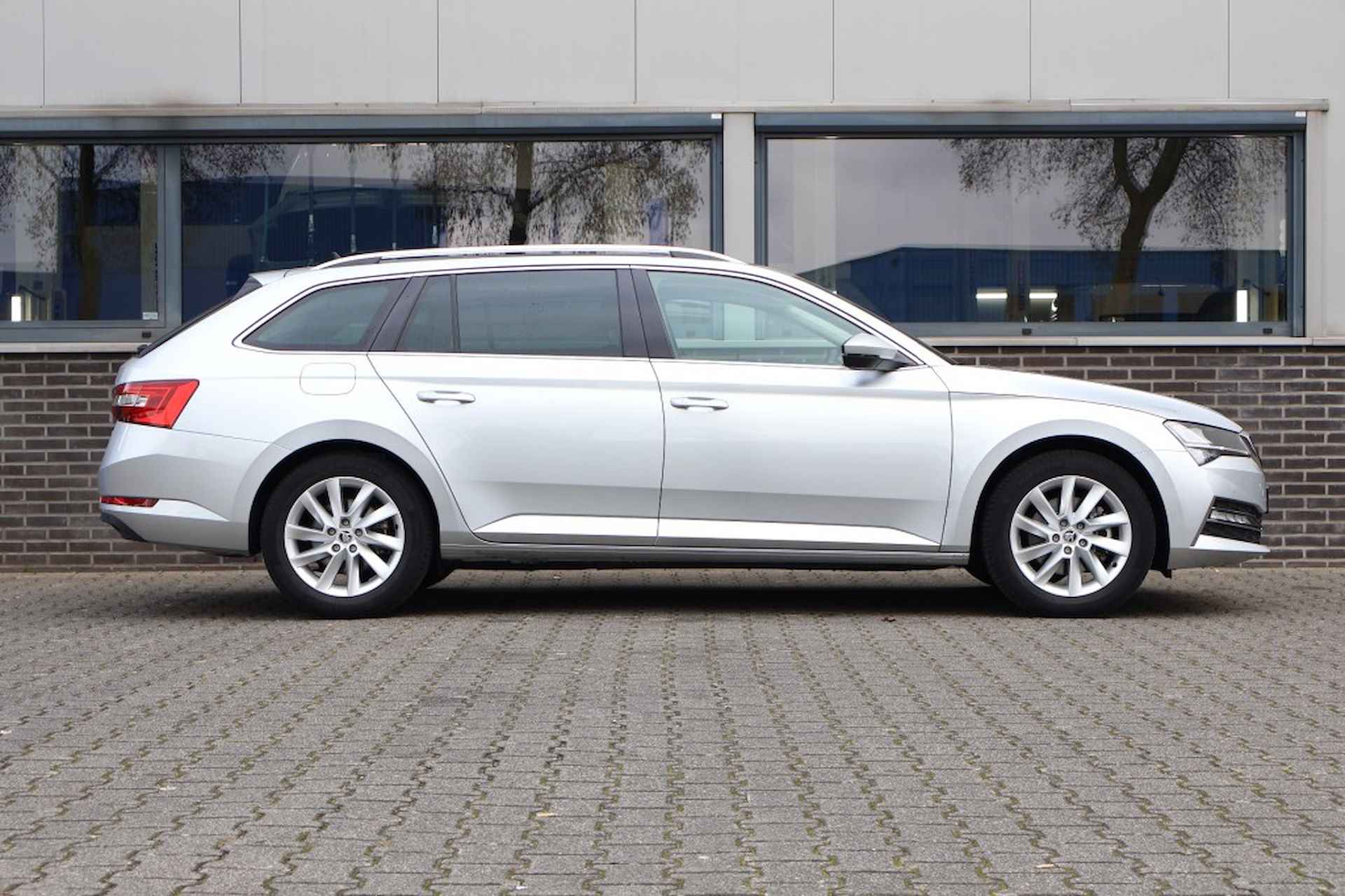 SKODA Superb 1.4 TSI IV Plugin Bus. Edition - Panorama dak - LED - CruiseCont - 11/25