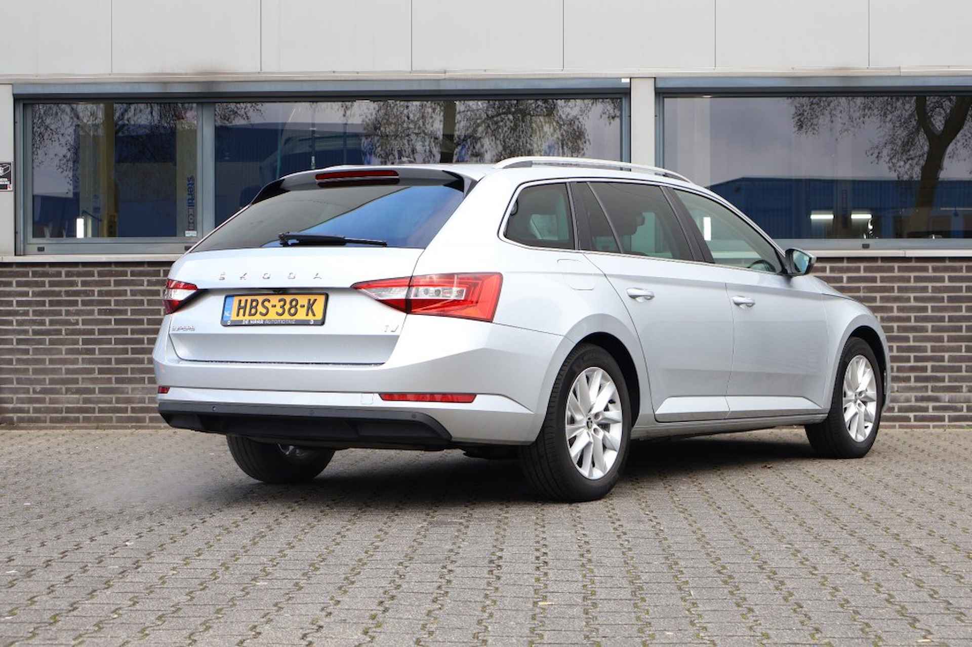 SKODA Superb 1.4 TSI IV Plugin Bus. Edition - Panorama dak - LED - CruiseCont - 12/25