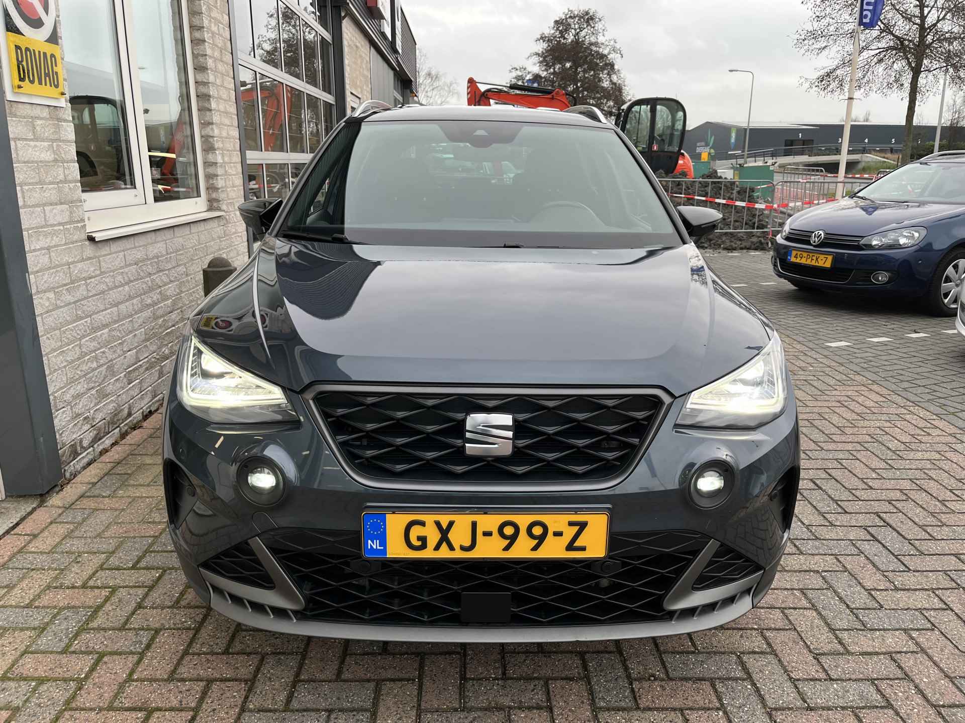 SEAT Arona 1.0 TSI FR Business Intense / AUTOMAAT/ 18.000 KM/ CAMERA/ PARK. SENSOREN/ LED/ DCC/ CRUISE/ STOEL VERWARM./ KEYLESS/ APP CONNECT/ NAVI/ CLIMA/ DAB/ - 38/46