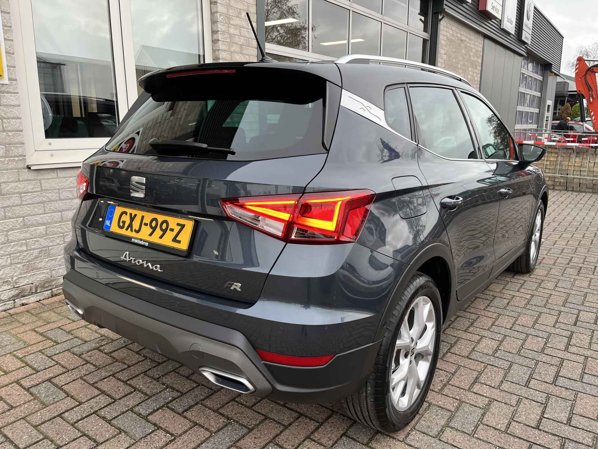 SEAT Arona 1.0 TSI FR Business Intense / AUTOMAAT/ 18.000 KM/ CAMERA/ PARK. SENSOREN/ LED/ DCC/ CRUISE/ STOEL VERWARM./ KEYLESS/ APP CONNECT/ NAVI/ CLIMA/ DAB/ - 41/46