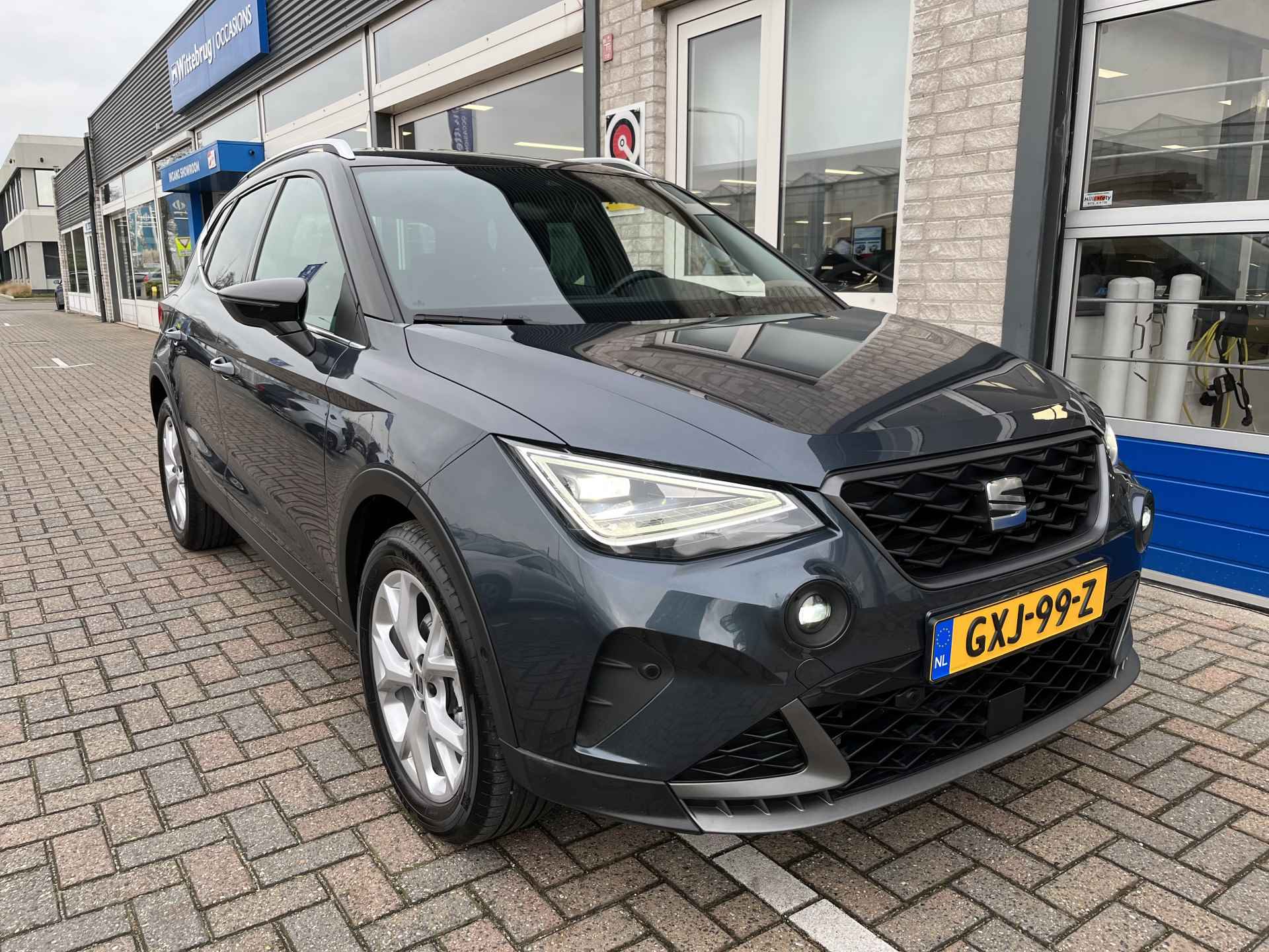 SEAT Arona 1.0 TSI FR Business Intense / AUTOMAAT/ 18.000 KM/ CAMERA/ PARK. SENSOREN/ LED/ DCC/ CRUISE/ STOEL VERWARM./ KEYLESS/ APP CONNECT/ NAVI/ CLIMA/ DAB/ - 43/46