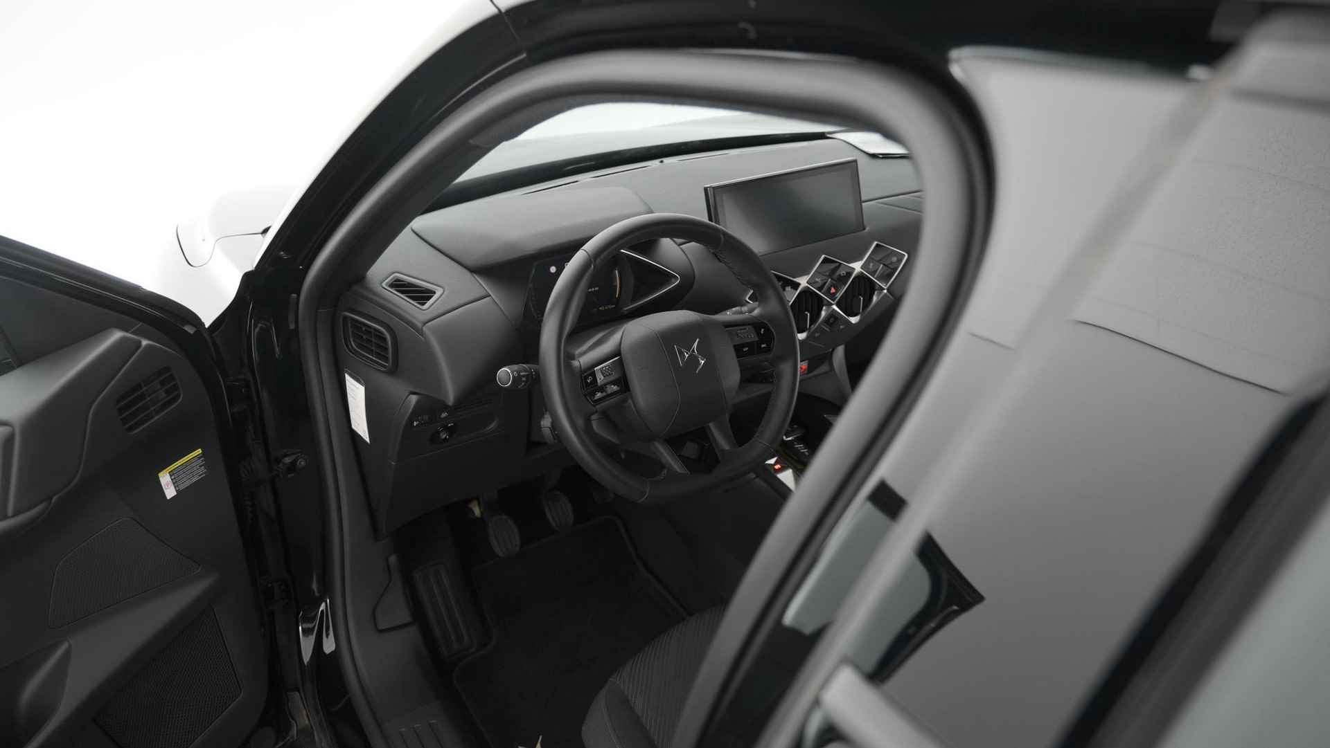 DS 3 Crossback PureTech 100 Montmartre | Parkeersensoren | Apple Carplay | Allseason Banden | Navigatie | Climate Control - 3/65