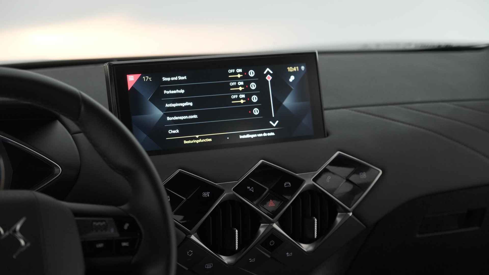 DS 3 Crossback PureTech 100 Montmartre | Parkeersensoren | Apple Carplay | Allseason Banden | Navigatie | Climate Control - 40/65