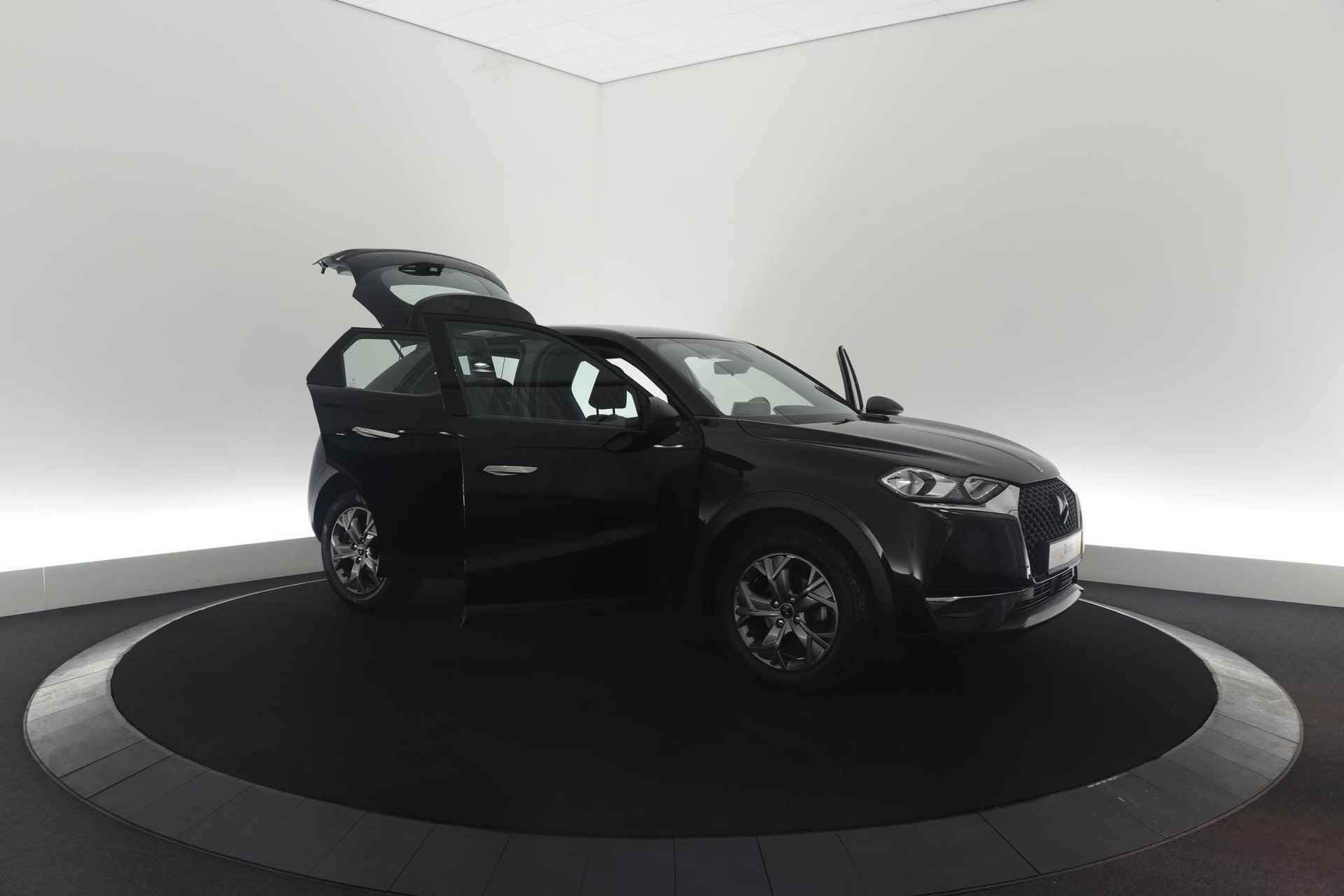 DS 3 Crossback PureTech 100 Montmartre | Parkeersensoren | Apple Carplay | Allseason Banden | Navigatie | Climate Control - 64/65