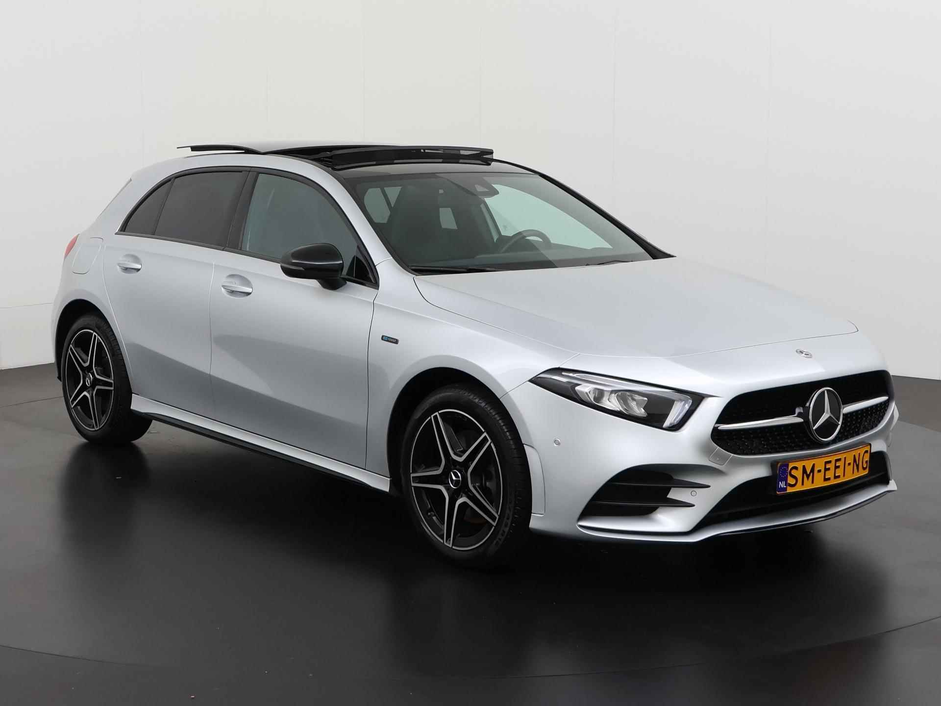 Mercedes-Benz A-klasse 250e AMG Night | Panoramadak | Carplay | Sfeerverlichting | LED High Performance | Zondag Open! - 30/43