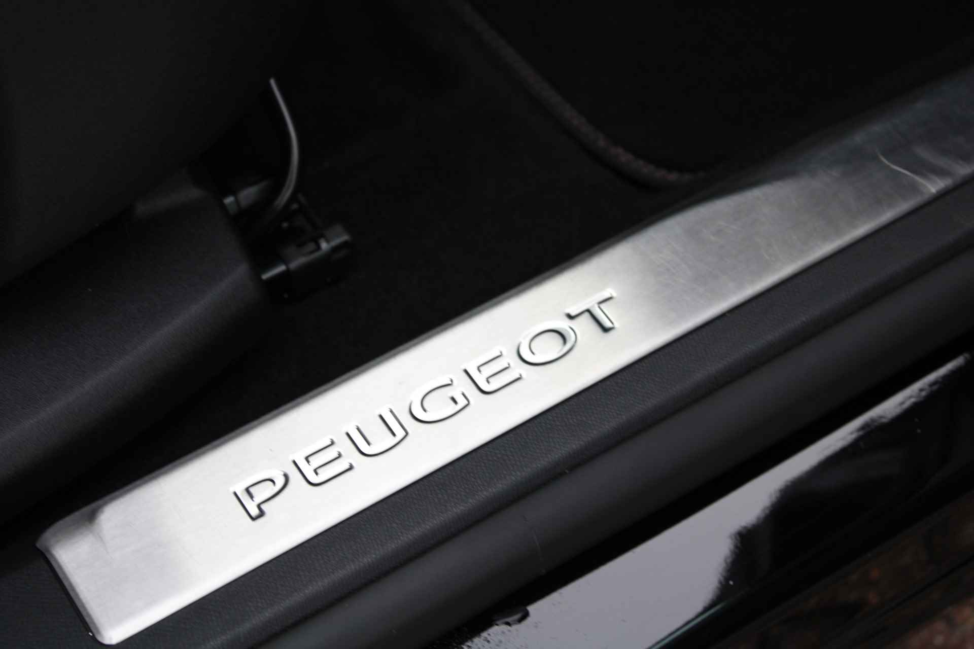 Peugeot 5008 SUV 1.2 PureTech 130pk EAT8 GT 7p | Automaat | Navigatie | Camera | Black Pack | Stoelverwarming | - 7/36