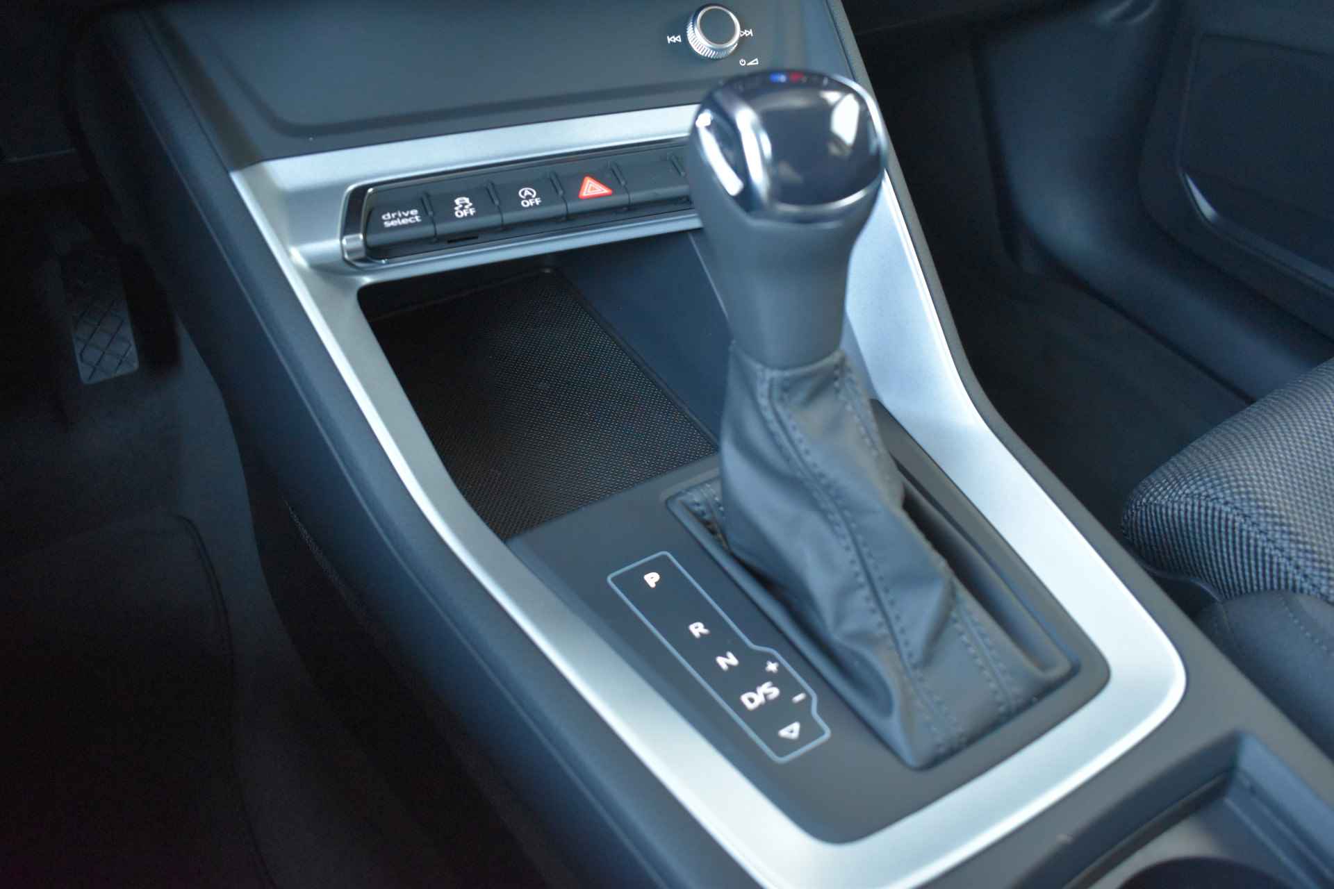 Audi Q3 35 TFSI S edition LED / ZWART OPTIEK / ELEKTR ACHTERKLEP / CARPLAY / SPORTSTOELEN / CLIMATE / STOELVERWARMING - 21/28