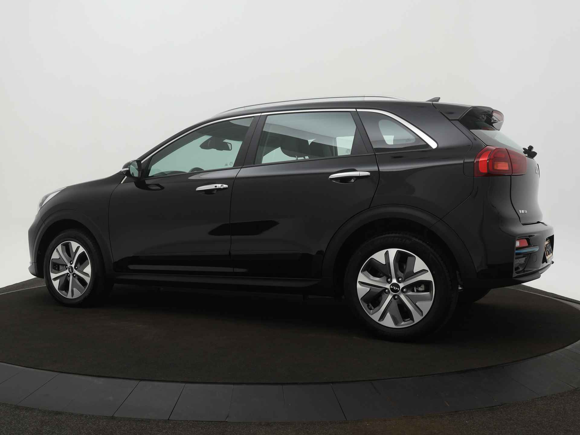 Kia e-Niro DynamicLine 64 kWh 3 Fase *€2000 Subsidie beschikbaar* - Cruise Control - Navigatie - Bluetooth telefonie  Fabrieksgarantie tot 04-2029 - 4/48