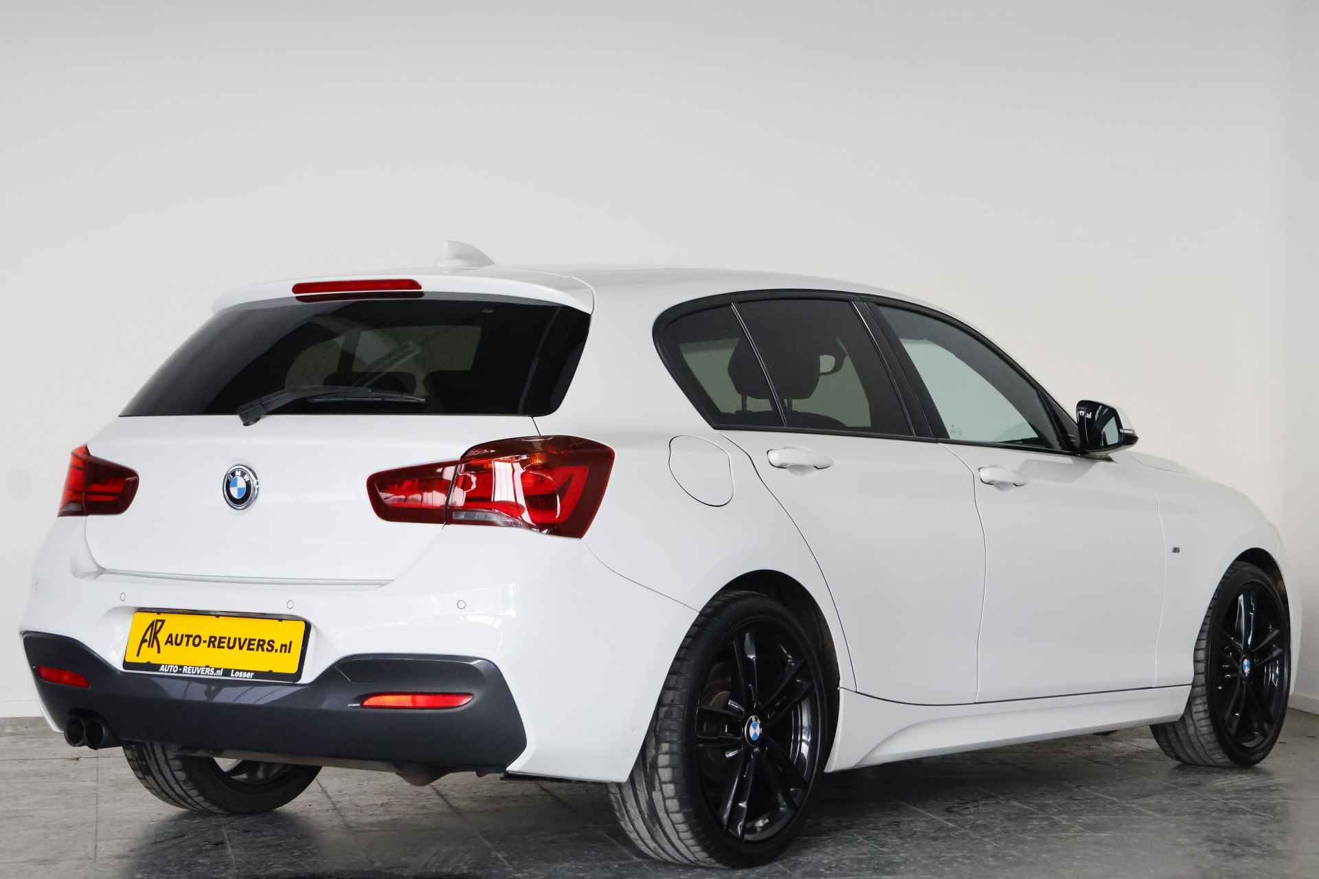 BMW 1-serie 120i Edition M Sport Shadow Executive / LED / Automaat / Cruisecontrol / Clima - 2/29