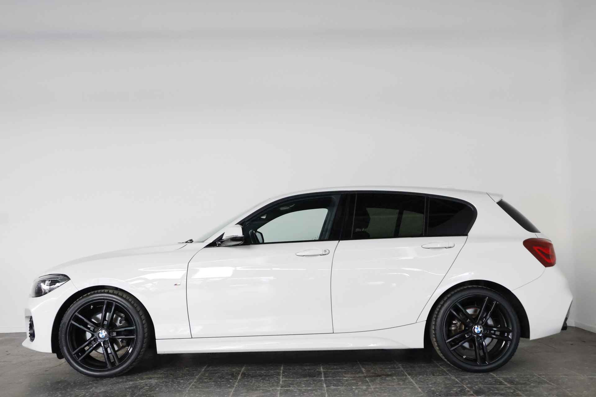 BMW 1-serie 120i Edition M Sport Shadow Executive / LED / Automaat / Cruisecontrol / Clima - 29/29