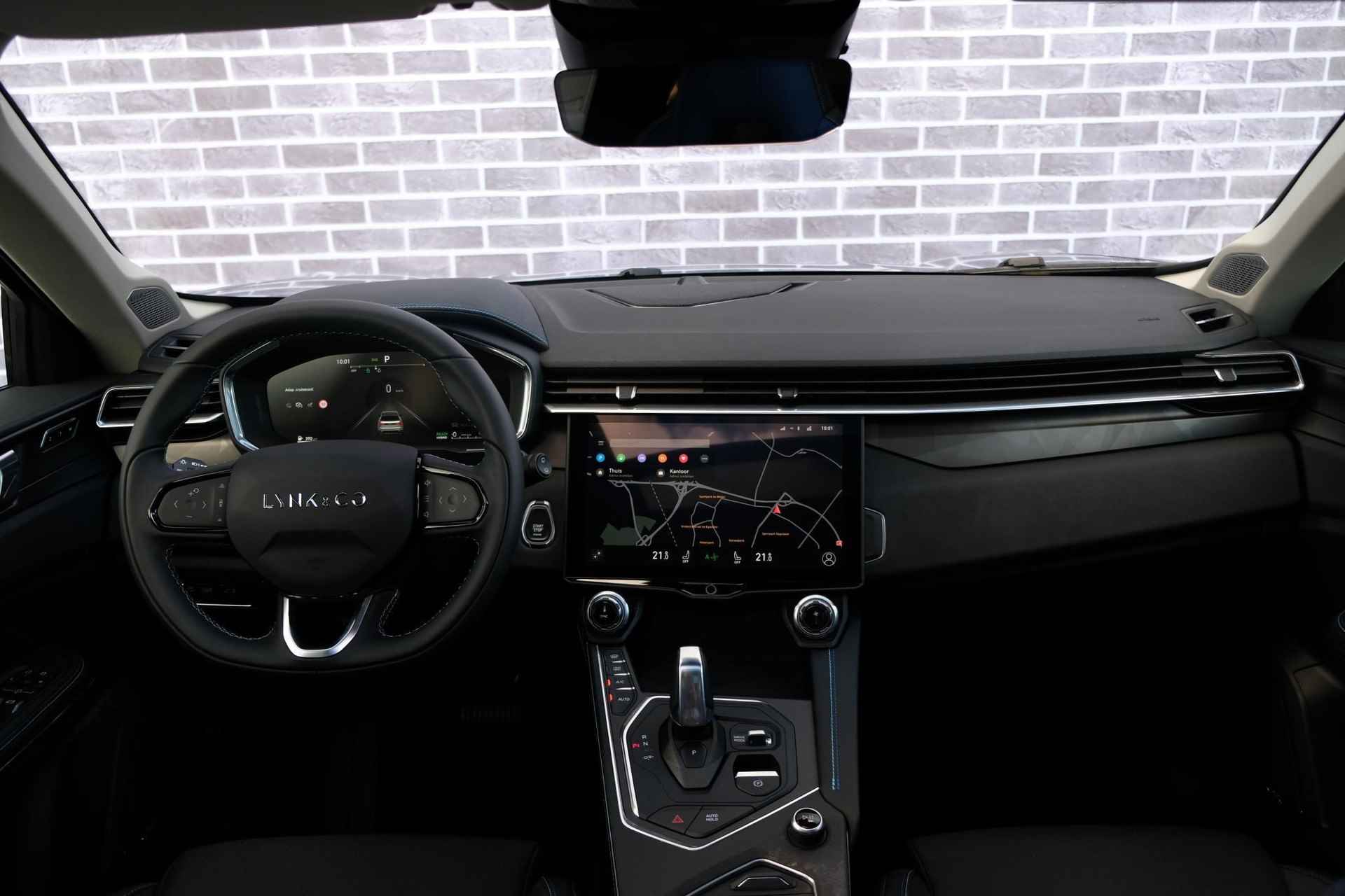 Lynk & Co 01 1.5 Trekhaak | Navigatie | Carplay | Panodak | Camera | Premium Audio | Park Assist Camera | Adapt. Cruise | LED koplampen | tot 69 km Elektrisch rijden! - 13/32