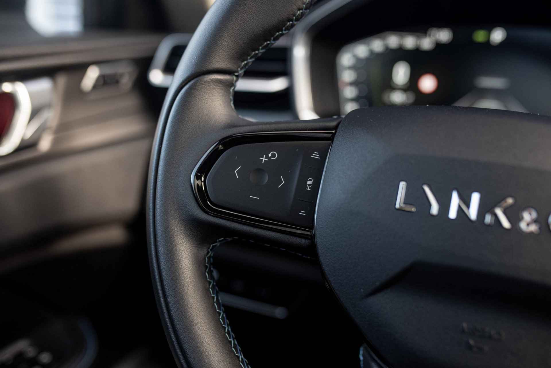 Lynk & Co 01 1.5 Plug-in Hybrid | Panoramadak | Camera | Adaptieve Cruise Control | Elek. Achterklep | Stoelverwarming | Apple Car Play | Parkeersensoren voor + achter - 13/31