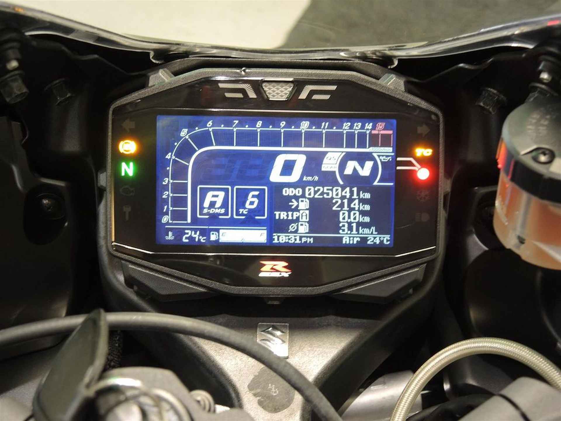 Suzuki GSX R 1000 RA - 2/22