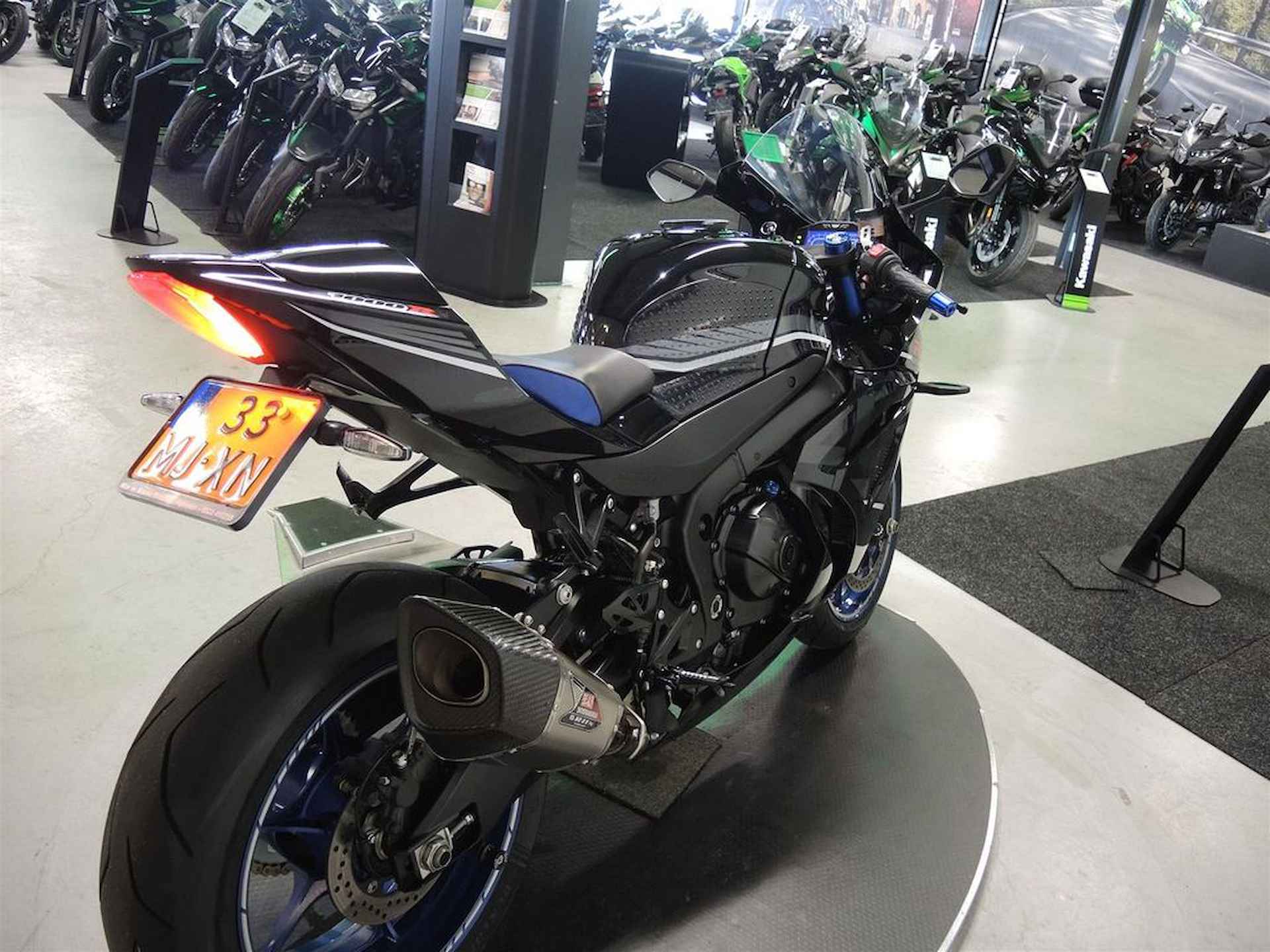 Suzuki GSX R 1000 RA - 3/22