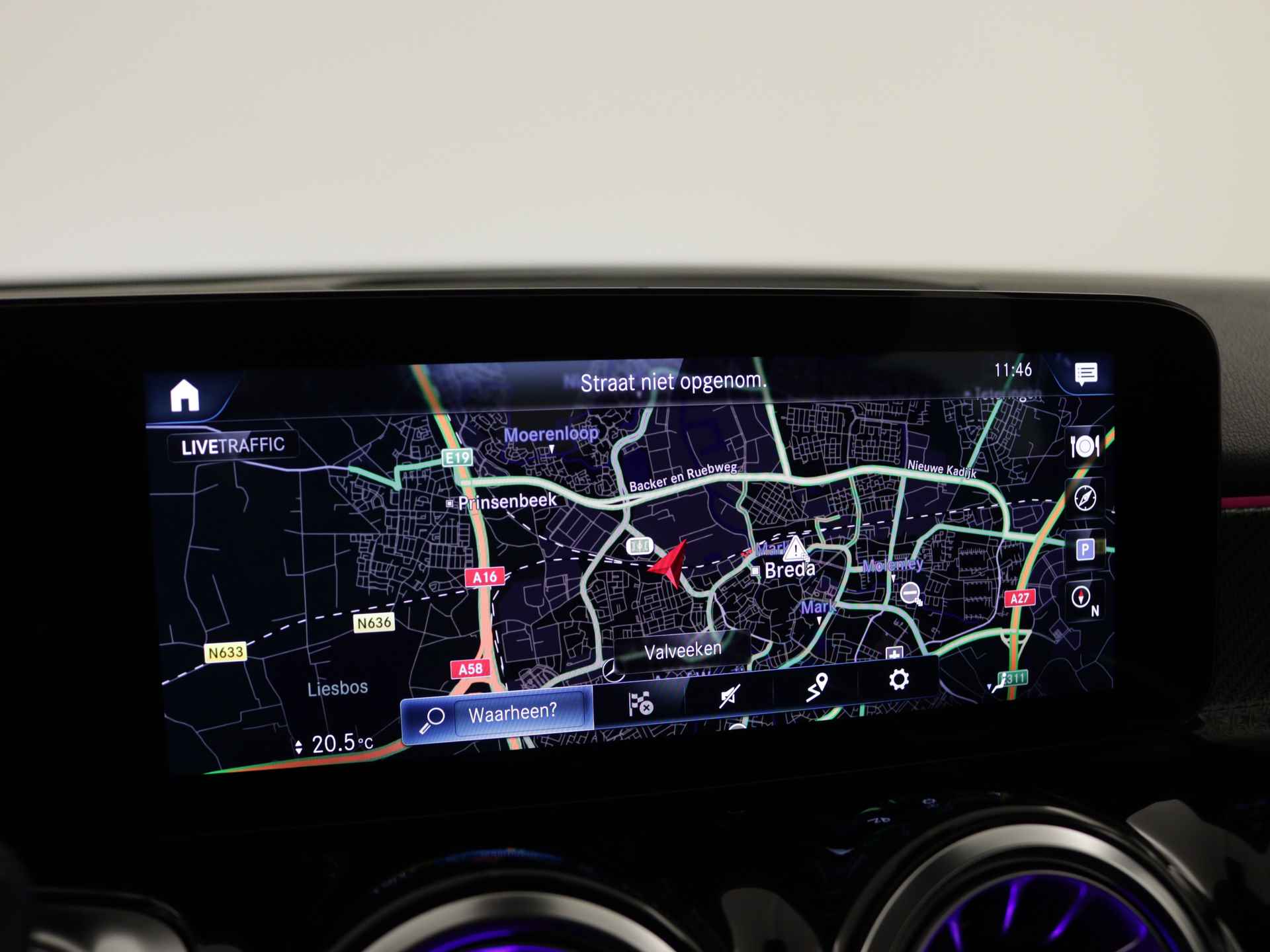 Mercedes-Benz GLB 200 AMG | Navigatie | Sfeerverlichting | Apple Carplay | Stoelverwarming | AMG-Line | Inclusief 24 maanden MB Certified garantie voor Europa. - 10/42
