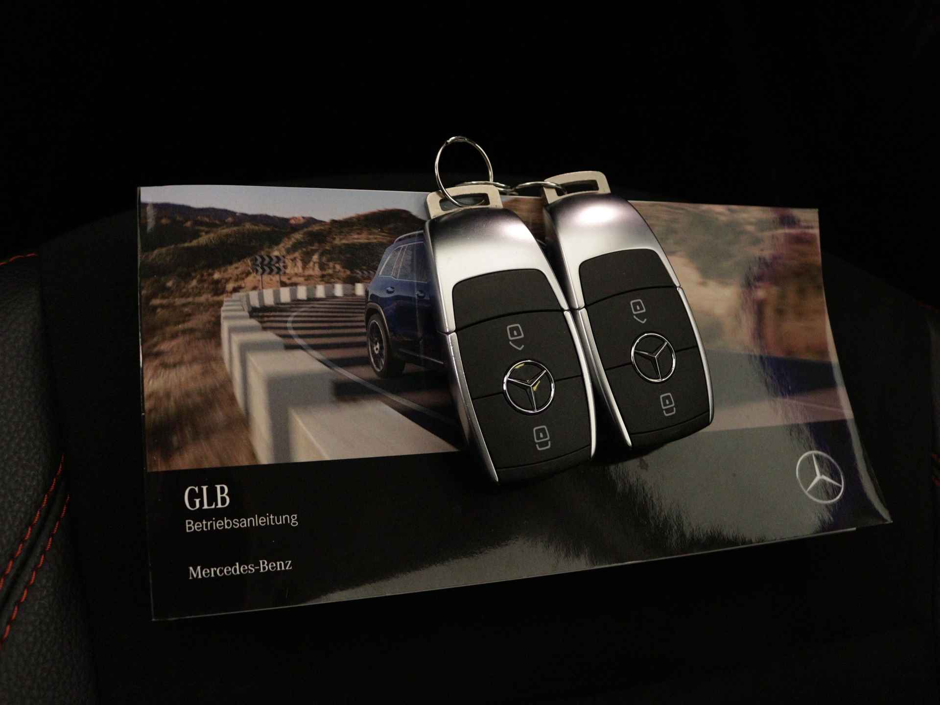 Mercedes-Benz GLB 200 AMG | Navigatie | Sfeerverlichting | Apple Carplay | Stoelverwarming | AMG-Line | Inclusief 24 maanden MB Certified garantie voor Europa. - 13/42