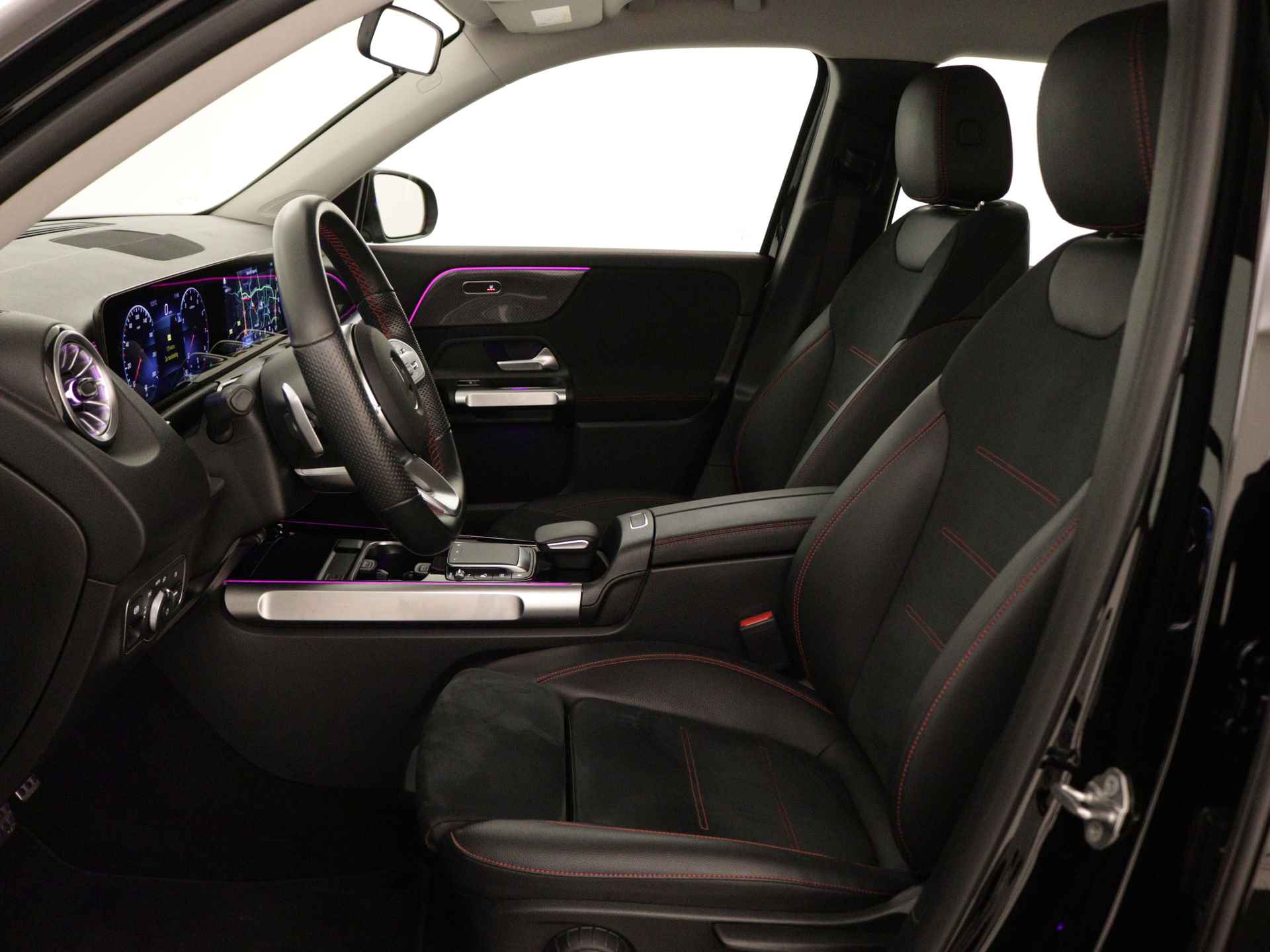 Mercedes-Benz GLB 200 AMG | Navigatie | Sfeerverlichting | Apple Carplay | Stoelverwarming | AMG-Line | Inclusief 24 maanden MB Certified garantie voor Europa. - 19/42
