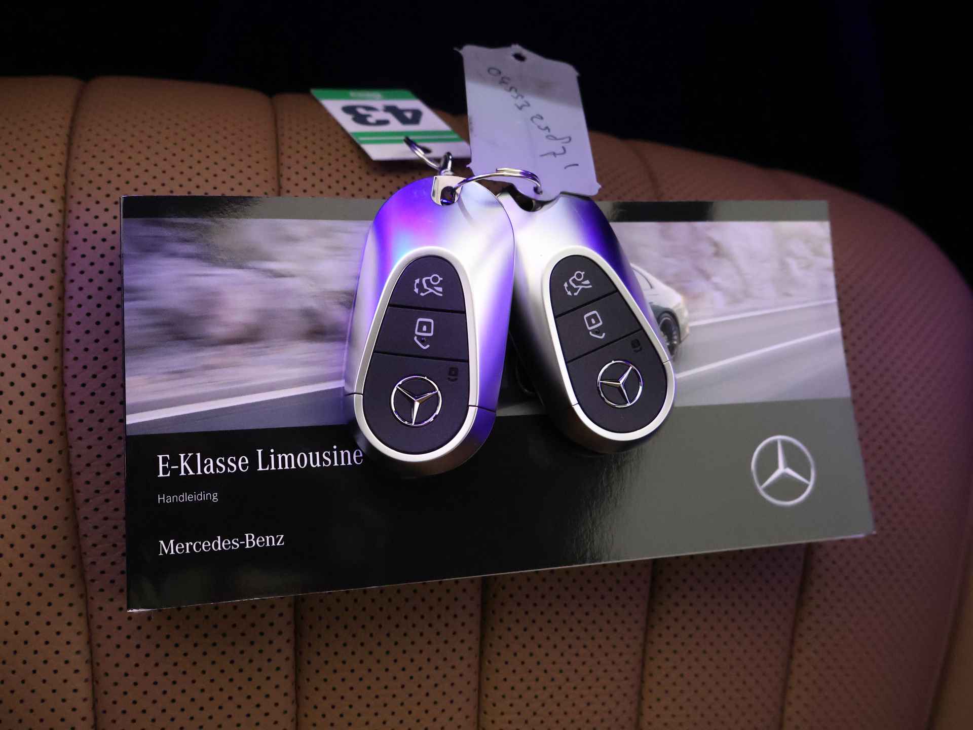 Mercedes-Benz E-Klasse 300 e Luxury Line | Trekhaak | Parkeerpakket met 360°-camera | Dodehoekassistent | Antidiefstalpakket URBAN GUARD PLUS | Burmester® 4D surround sound system | USB-pakket | 	Winter pakket | Ambient lighting plus | - 26/41