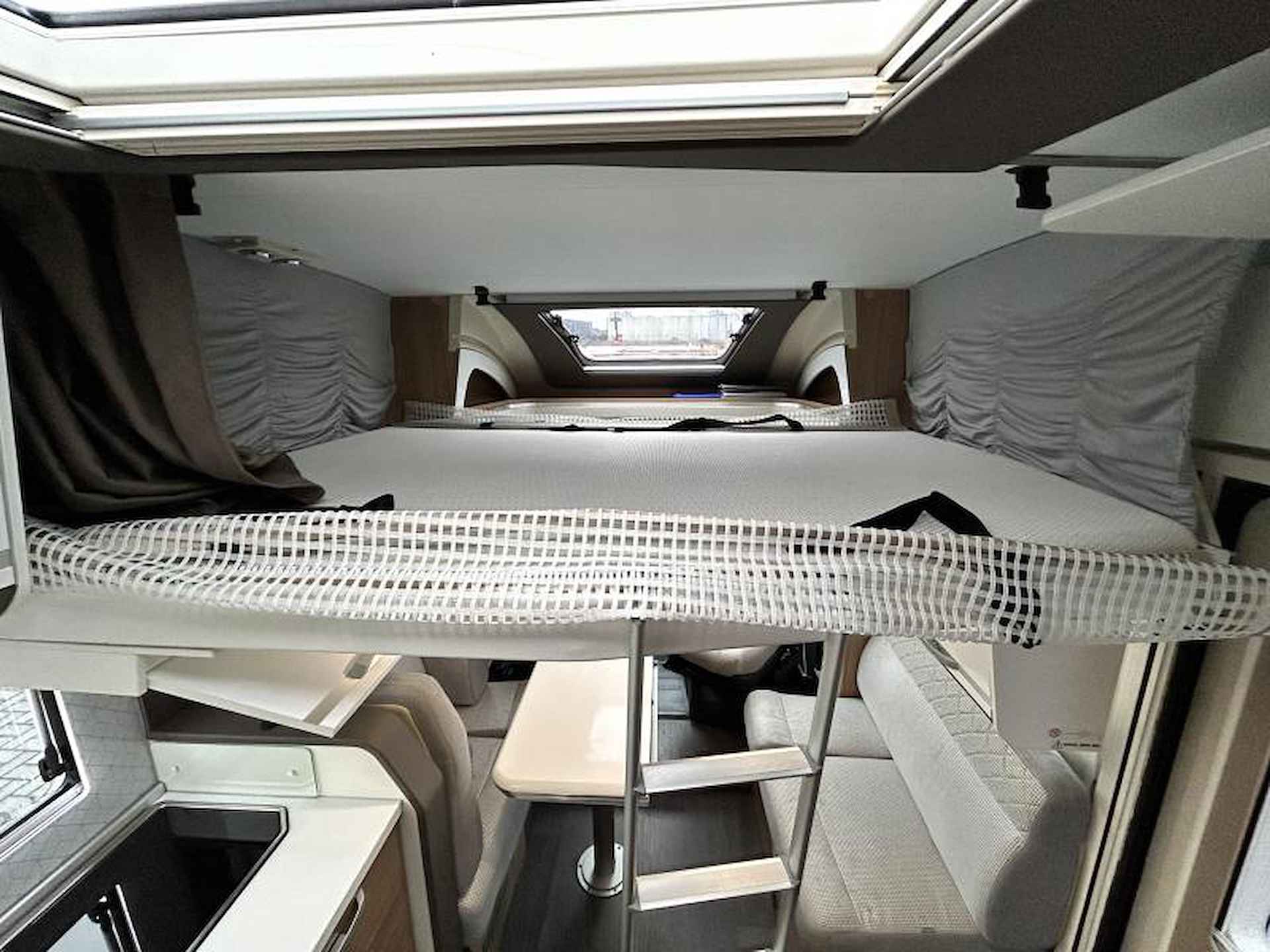 Adria Matrix 670 DC PLUS Queensbed/2020/Euro-6/top - 12/25