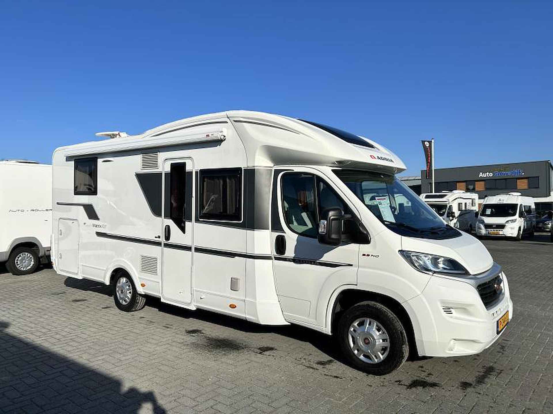 Adria Matrix 670 DC PLUS Queensbed/2020/Euro-6 - 3/25