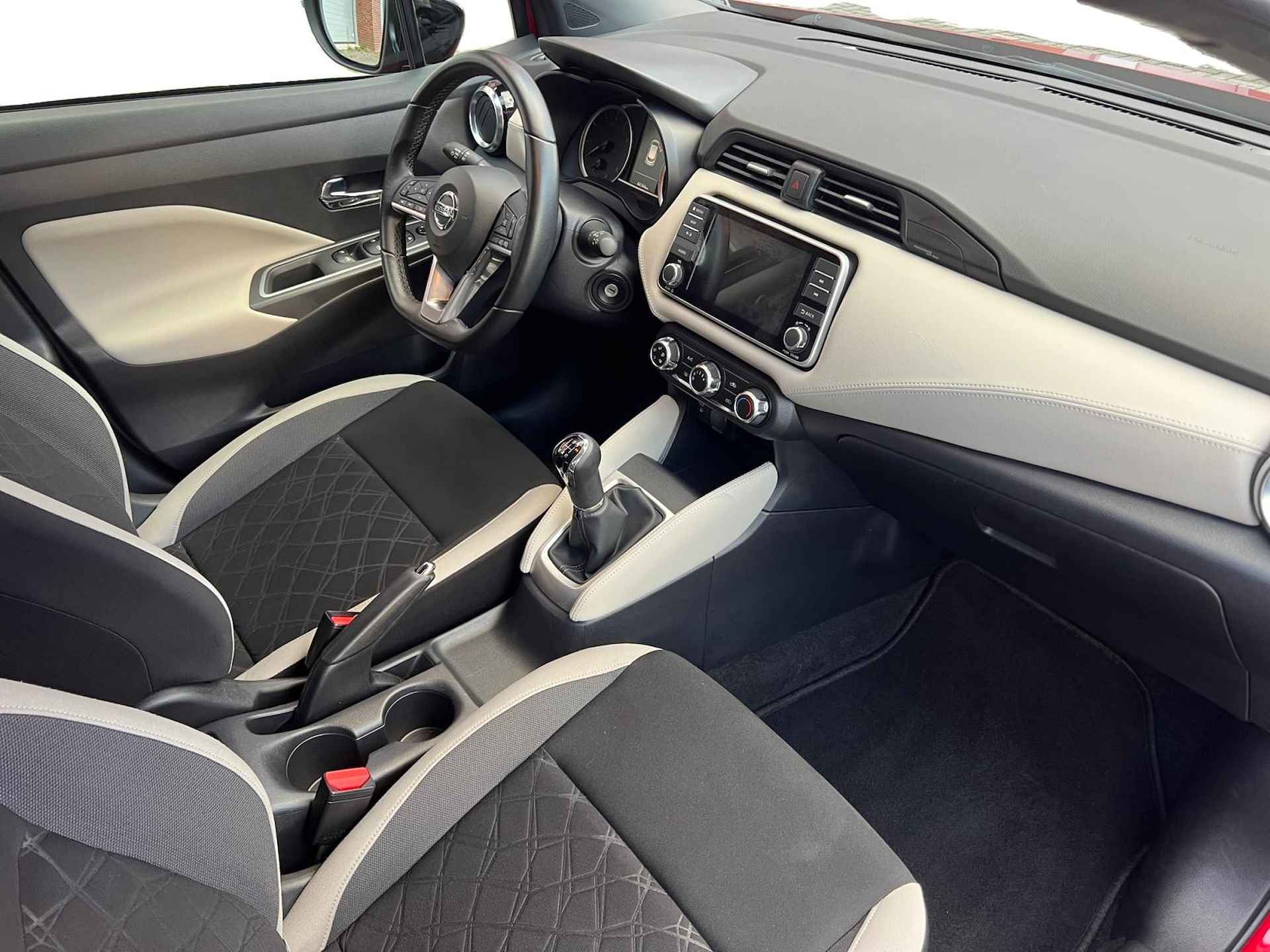 Nissan Micra 1.0 IG-T N-Design | Parkeersensoren achter | Navigatie | Apple Carplay/Android auto | Bluetooth | Automatische regen/lichtsensoren | Elektrische zijspiegels + ramen | Cruise control | - 8/33