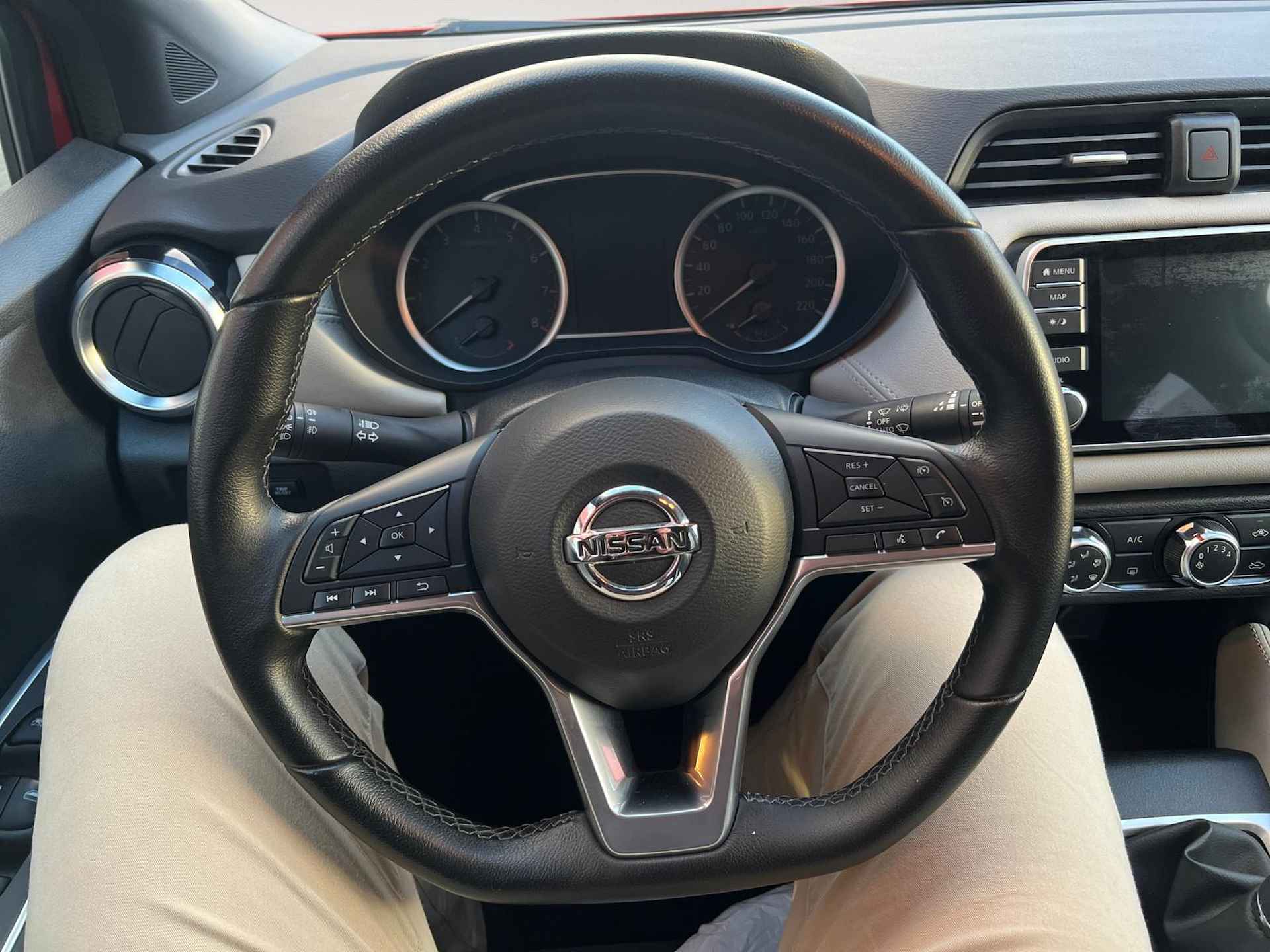 Nissan Micra 1.0 IG-T N-Design | Parkeersensoren achter | Navigatie | Apple Carplay/Android auto | Bluetooth | Automatische regen/lichtsensoren | Elektrische zijspiegels + ramen | Cruise control | - 19/33