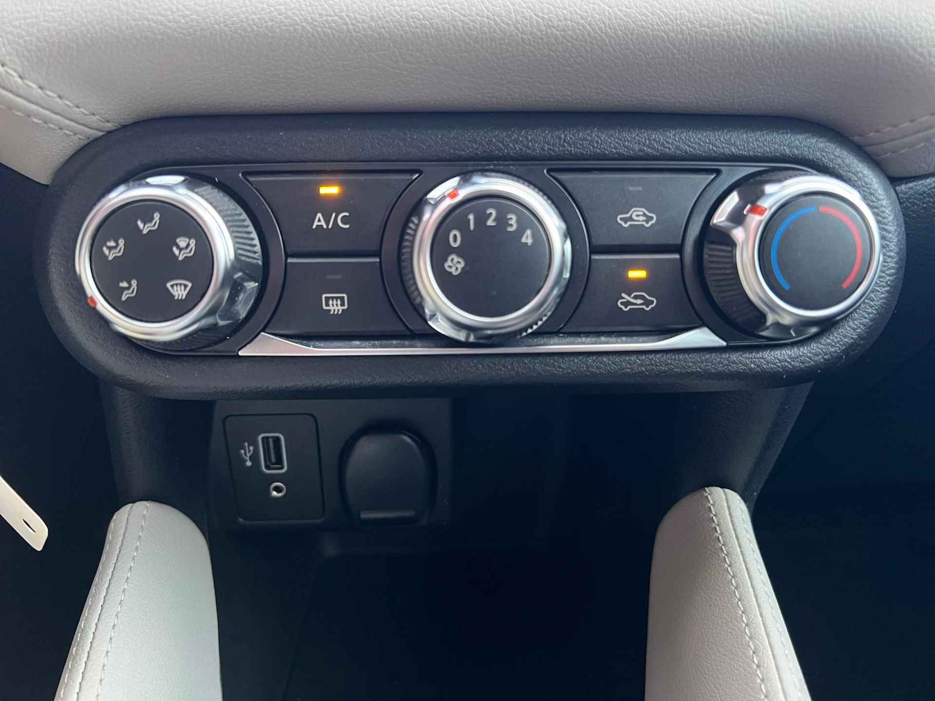 Nissan Micra 1.0 IG-T N-Design | Parkeersensoren achter | Navigatie | Apple Carplay/Android auto | Bluetooth | Automatische regen/lichtsensoren | Elektrische zijspiegels + ramen | Cruise control | - 26/33