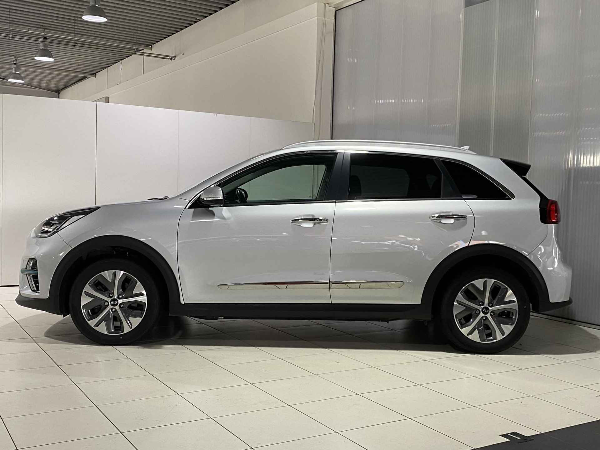 Kia E-Niro ExecutiveLine 64 kWh FABRIEKSGARANTIE T/M 09-2027 of 150.000km - 2/31