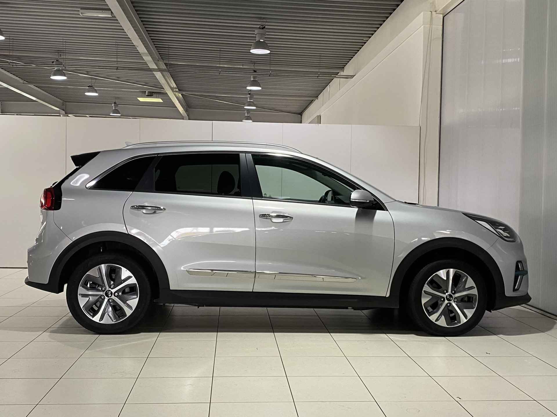 Kia E-Niro ExecutiveLine 64 kWh FABRIEKSGARANTIE T/M 09-2027 of 150.000km - 31/31