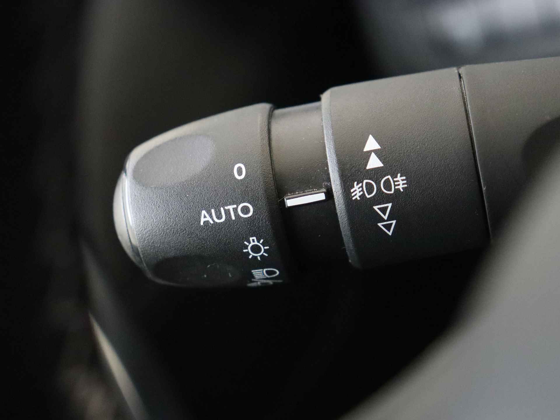 Peugeot 2008 1.2 PureTech 130PK GT-Line Navigatie | Airco | Cruise Control | - 25/33