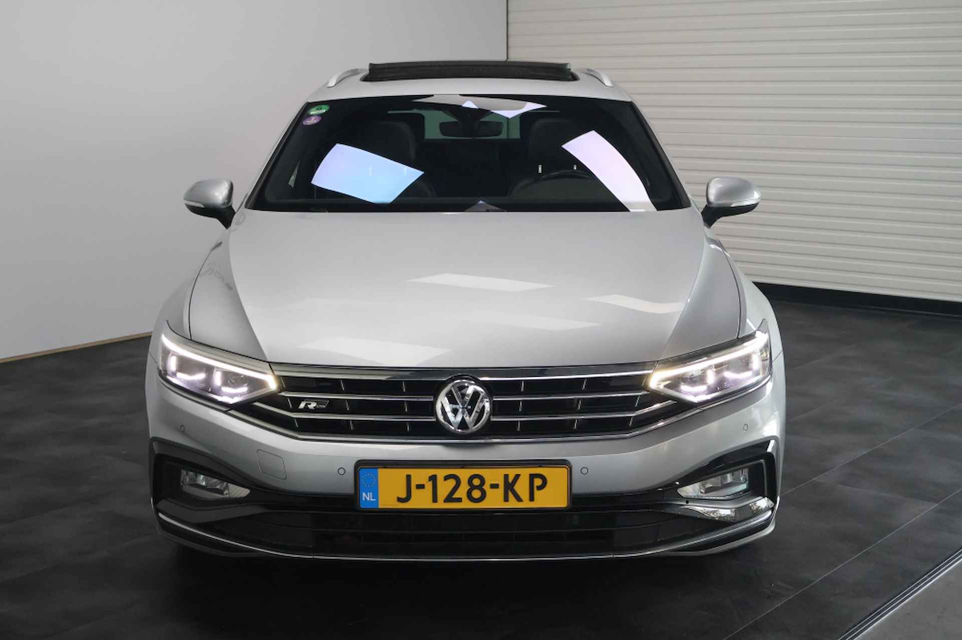 Volkswagen Passat Variant 1.5 TSI R-Line | 150 PK DSG | Panoramadak - 2/32