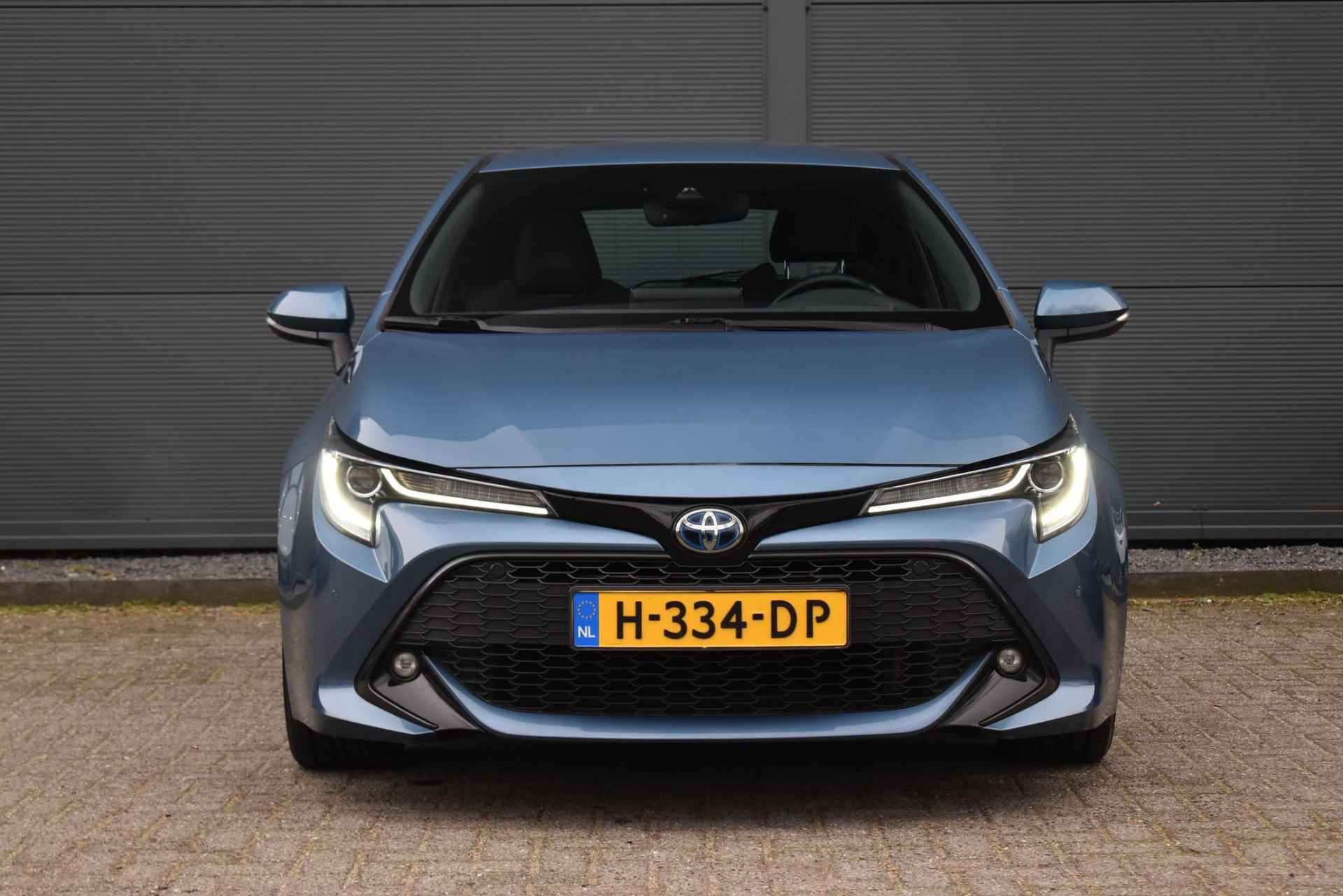 Toyota Corolla 1.8 Hybrid Business Intro / Stoelverwarming / Navigatie / Achteruitrijcamera - 2/35