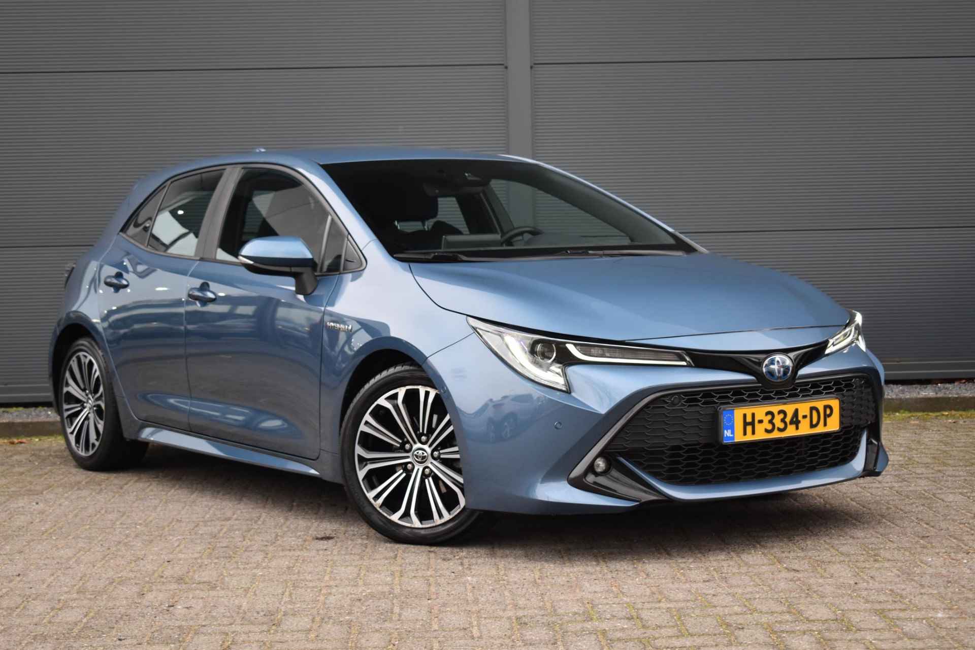 Toyota Corolla 1.8 Hybrid Business Intro / Stoelverwarming / Navigatie / Achteruitrijcamera - 3/35