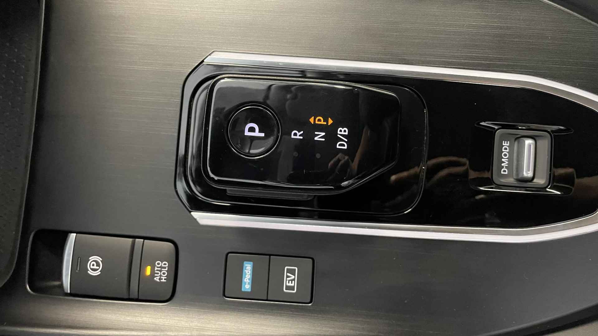 Nissan Qashqai 1.5 e-Power 190 N-Connecta | Navigatie 12,3" | Apple Carplay | Panoramadak | LED | 360° Camera | PDC | LMV 18" - 12/29