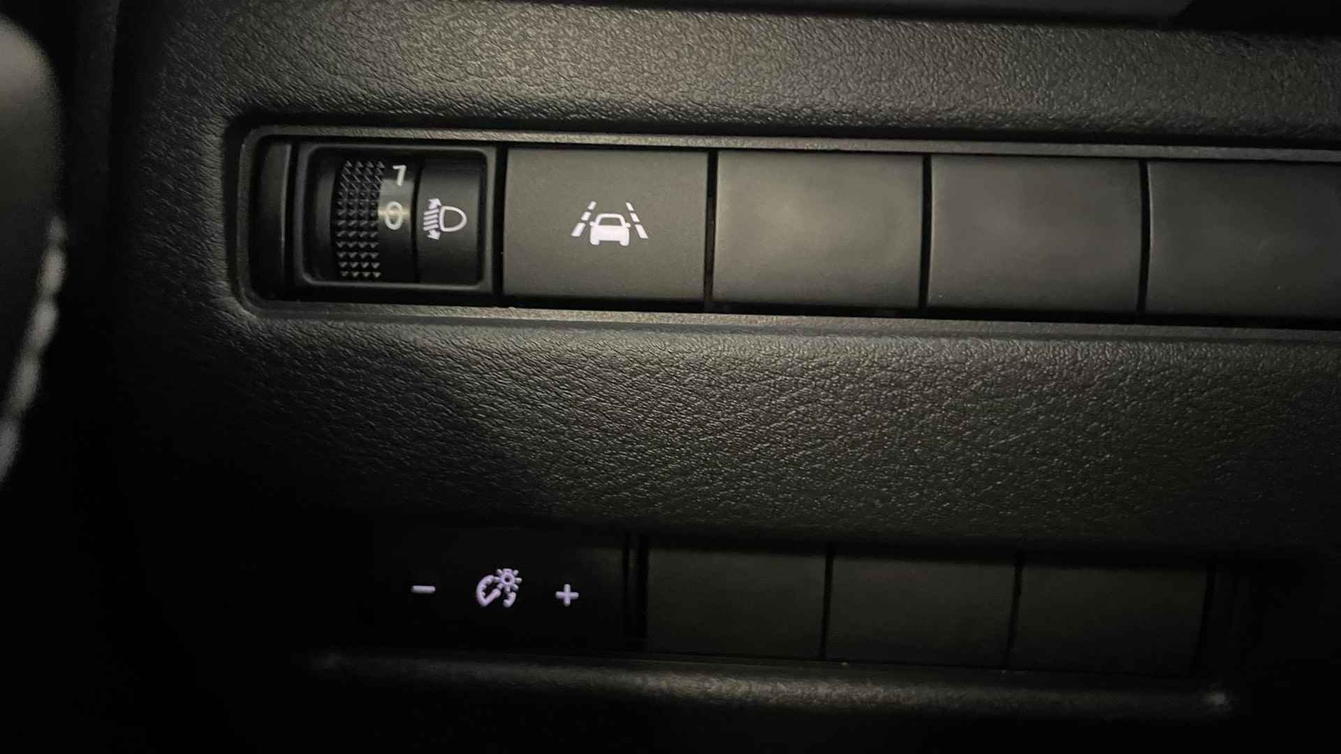 Nissan Qashqai 1.5 e-Power 190 N-Connecta | Navigatie 12,3" | Apple Carplay | Panoramadak | LED | 360° Camera | PDC | LMV 18" - 18/29
