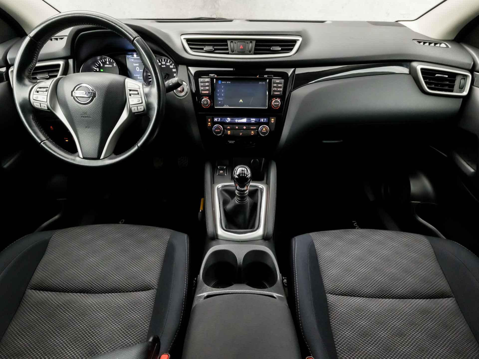 Nissan QASHQAI 1.2 Connect Sport (PANORAMADAK, NAVIGATIE, CLIMATE, 360 CAMERA, GETINT GLAS, SPORTSTOELEN, TREKHAAK, PARKEERSENSOREN, CRUISE, NIEUWE APK, NIEUWSTAAT) - 6/30