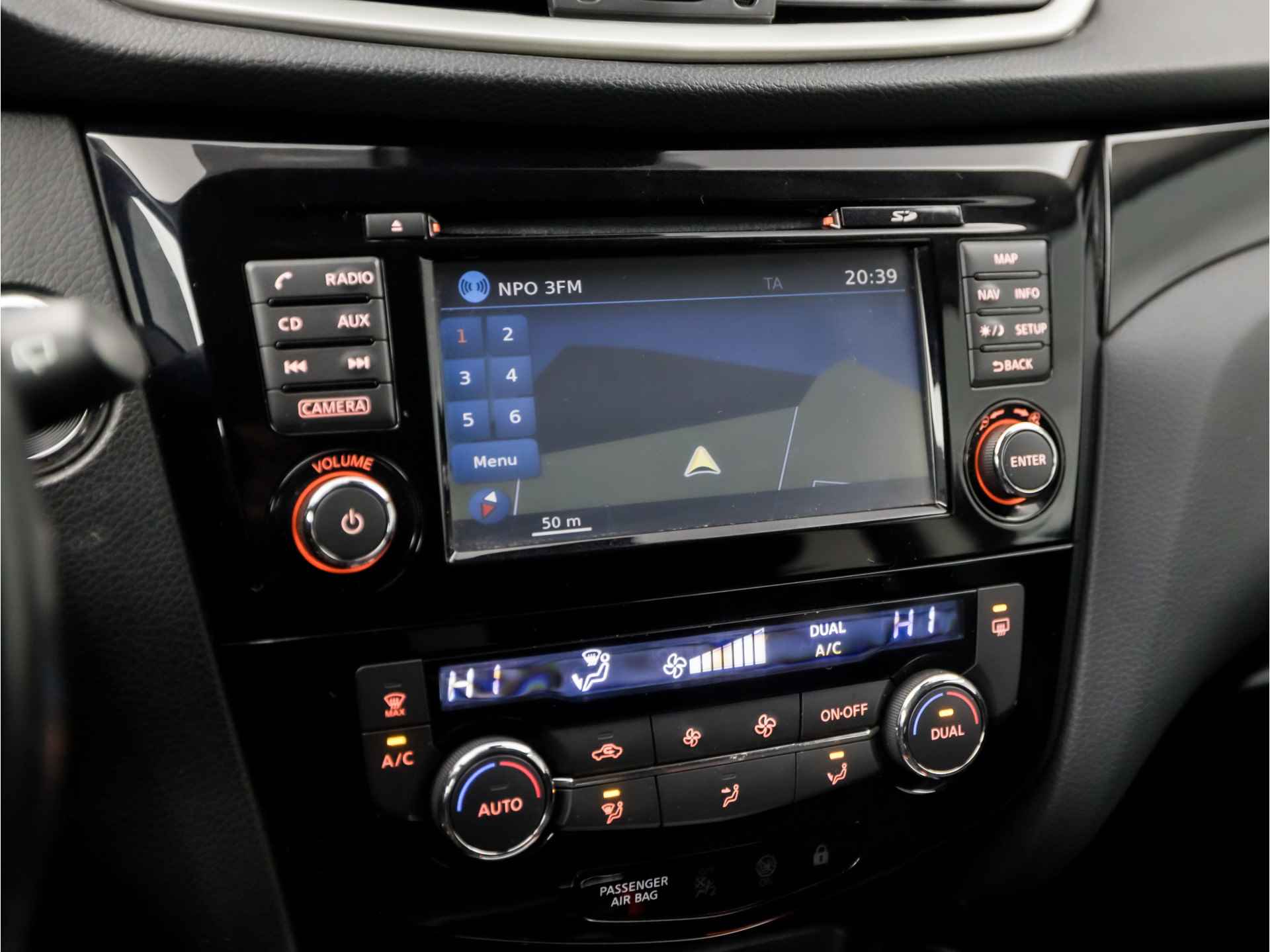 Nissan QASHQAI 1.2 Connect Sport (PANORAMADAK, NAVIGATIE, CLIMATE, 360 CAMERA, GETINT GLAS, SPORTSTOELEN, TREKHAAK, PARKEERSENSOREN, CRUISE, NIEUWE APK, NIEUWSTAAT) - 9/30