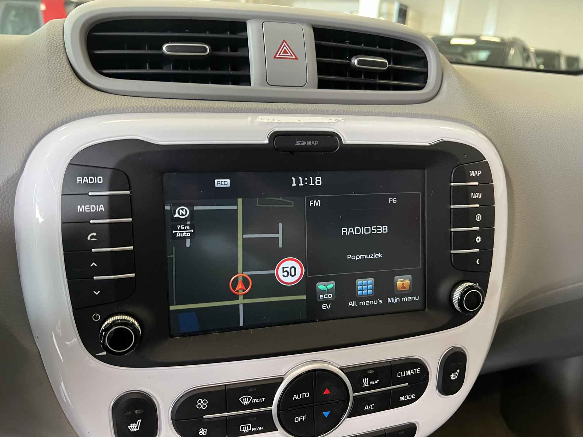 Kia Soul EV Edition 30 kWh Navigatie, Stoelverwarming, Achteruitrijcamera, Climate control - 7/24