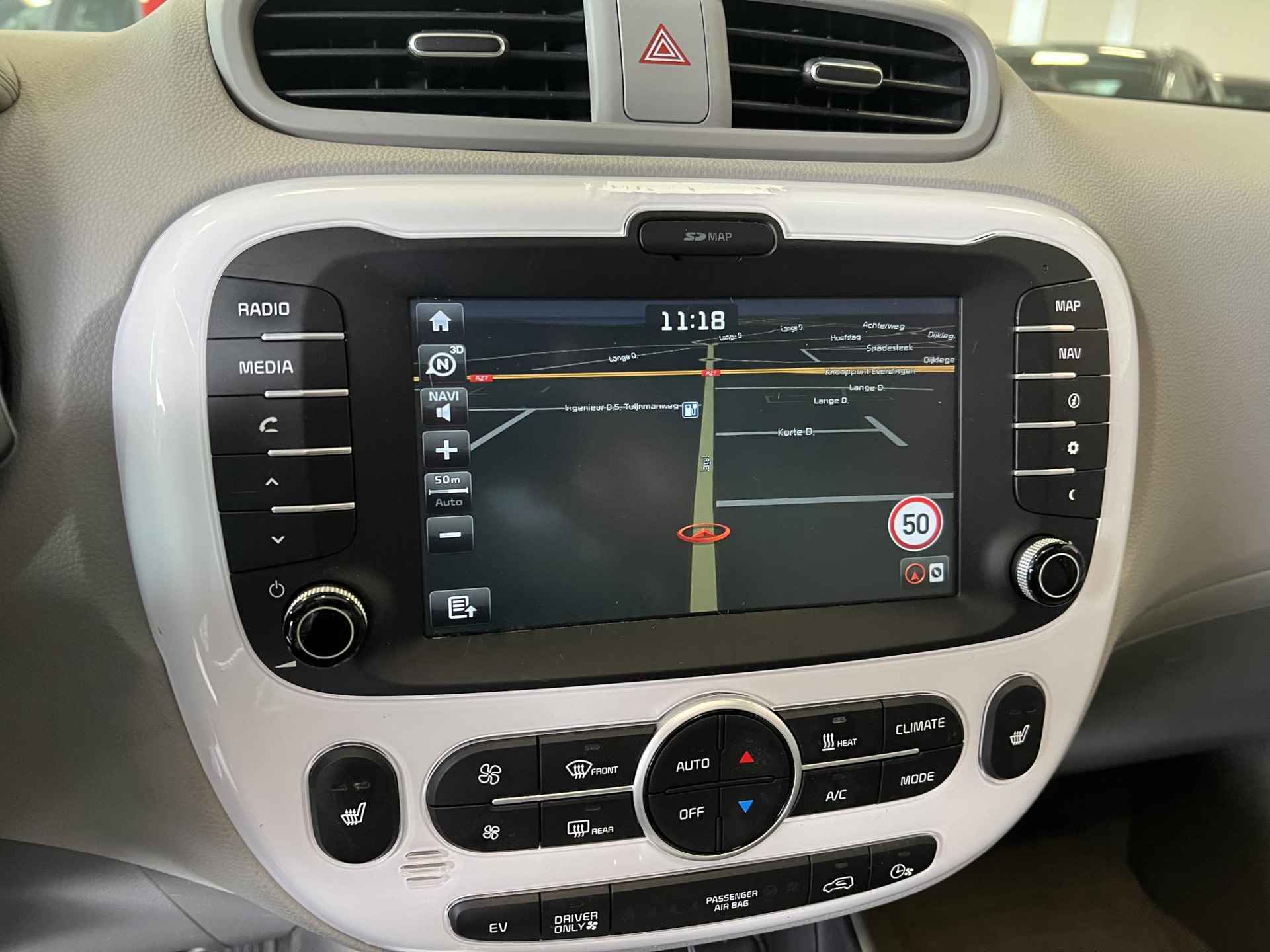 Kia Soul EV Edition 30 kWh Navigatie, Stoelverwarming, Achteruitrijcamera, Climate control - 9/24