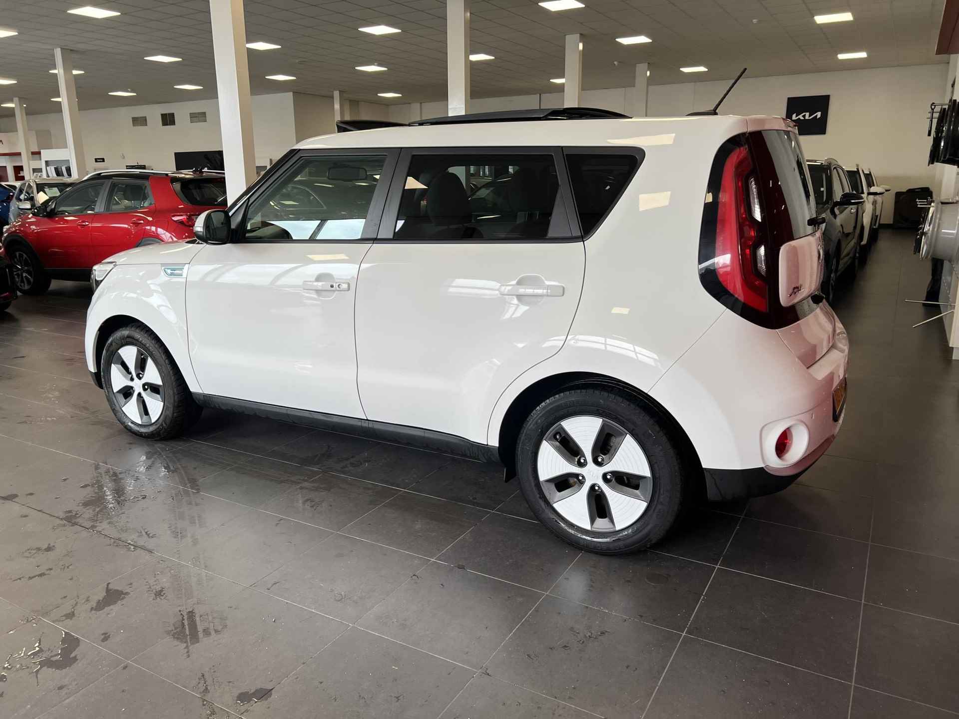 Kia Soul EV Edition 30 kWh Navigatie, Stoelverwarming, Achteruitrijcamera, Climate control - 17/24