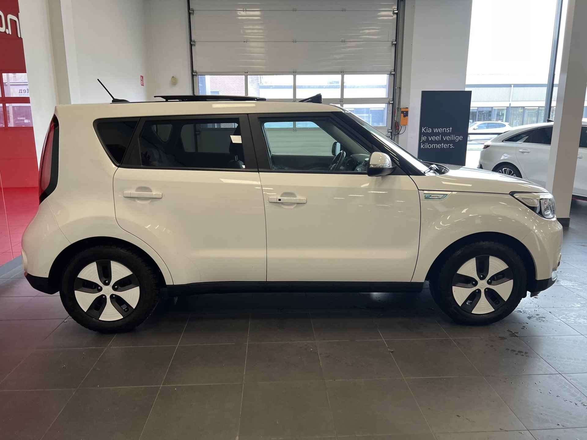 Kia Soul EV Edition 30 kWh Navigatie, Stoelverwarming, Achteruitrijcamera, Climate control - 23/24