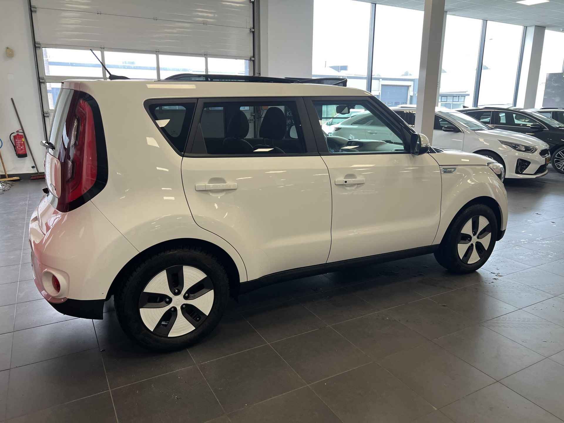 Kia Soul EV Edition 30 kWh Navigatie, Stoelverwarming, Achteruitrijcamera, Climate control - 24/24