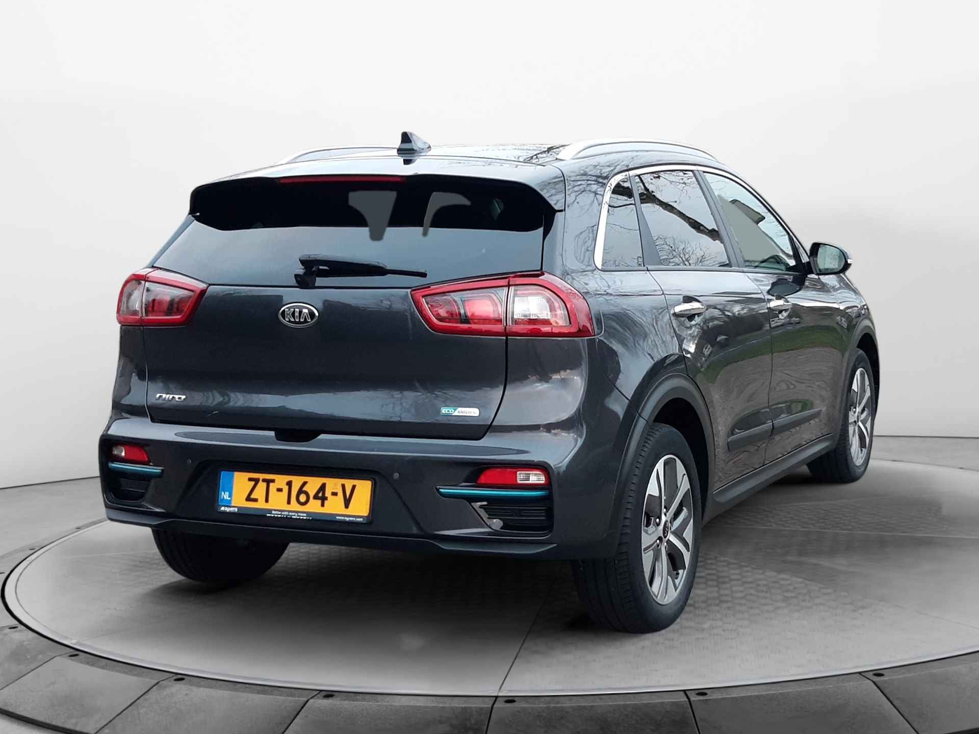 Kia e-Niro ExecutiveLine 64 kWh (204 PK) Kia-Dealer-Onderh, 12-Mnd-BOVAG, NL-Auto, Leer, Navigatie/Apple-Carplay/Android-Auto, Adaptive-Cruisecontrol, Keyless-Entry/Start, Parkeersensoren-V+A, Achteruitrijcamera, DAB, Premium-Audio, Stoelverwarming-V+A, Stoelventilatie, Stuurverwarming, Lm-Velgen-17Inch, Privacy-Glas - 4/33