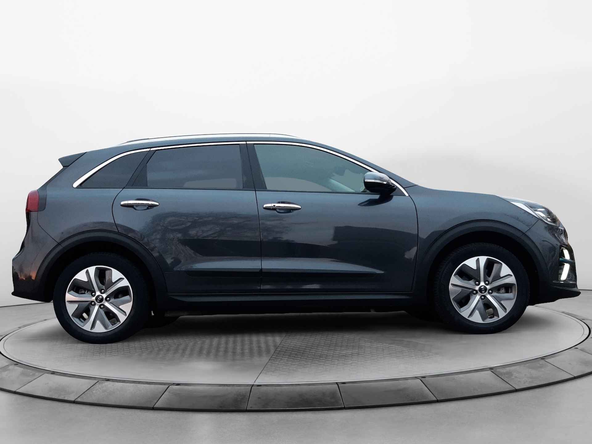 Kia e-Niro ExecutiveLine 64 kWh (204 PK) Kia-Dealer-Onderh, 12-Mnd-BOVAG, NL-Auto, Leer, Navigatie/Apple-Carplay/Android-Auto, Adaptive-Cruisecontrol, Keyless-Entry/Start, Parkeersensoren-V+A, Achteruitrijcamera, DAB, Premium-Audio, Stoelverwarming-V+A, Stoelventilatie, Stuurverwarming, Lm-Velgen-17Inch, Privacy-Glas - 5/33