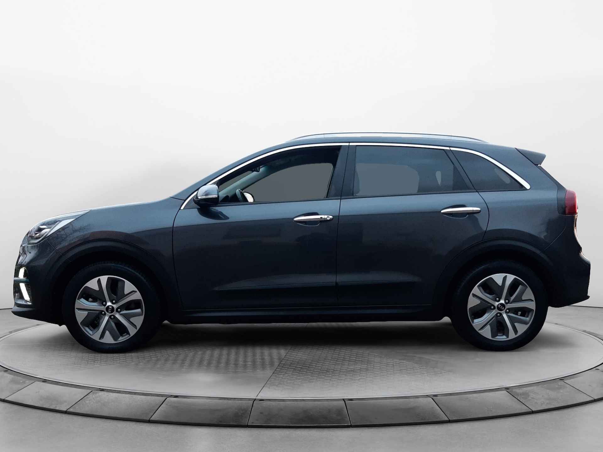 Kia e-Niro ExecutiveLine 64 kWh (204 PK) Kia-Dealer-Onderh, 12-Mnd-BOVAG, NL-Auto, Leer, Navigatie/Apple-Carplay/Android-Auto, Adaptive-Cruisecontrol, Keyless-Entry/Start, Parkeersensoren-V+A, Achteruitrijcamera, DAB, Premium-Audio, Stoelverwarming-V+A, Stoelventilatie, Stuurverwarming, Lm-Velgen-17Inch, Privacy-Glas - 17/33