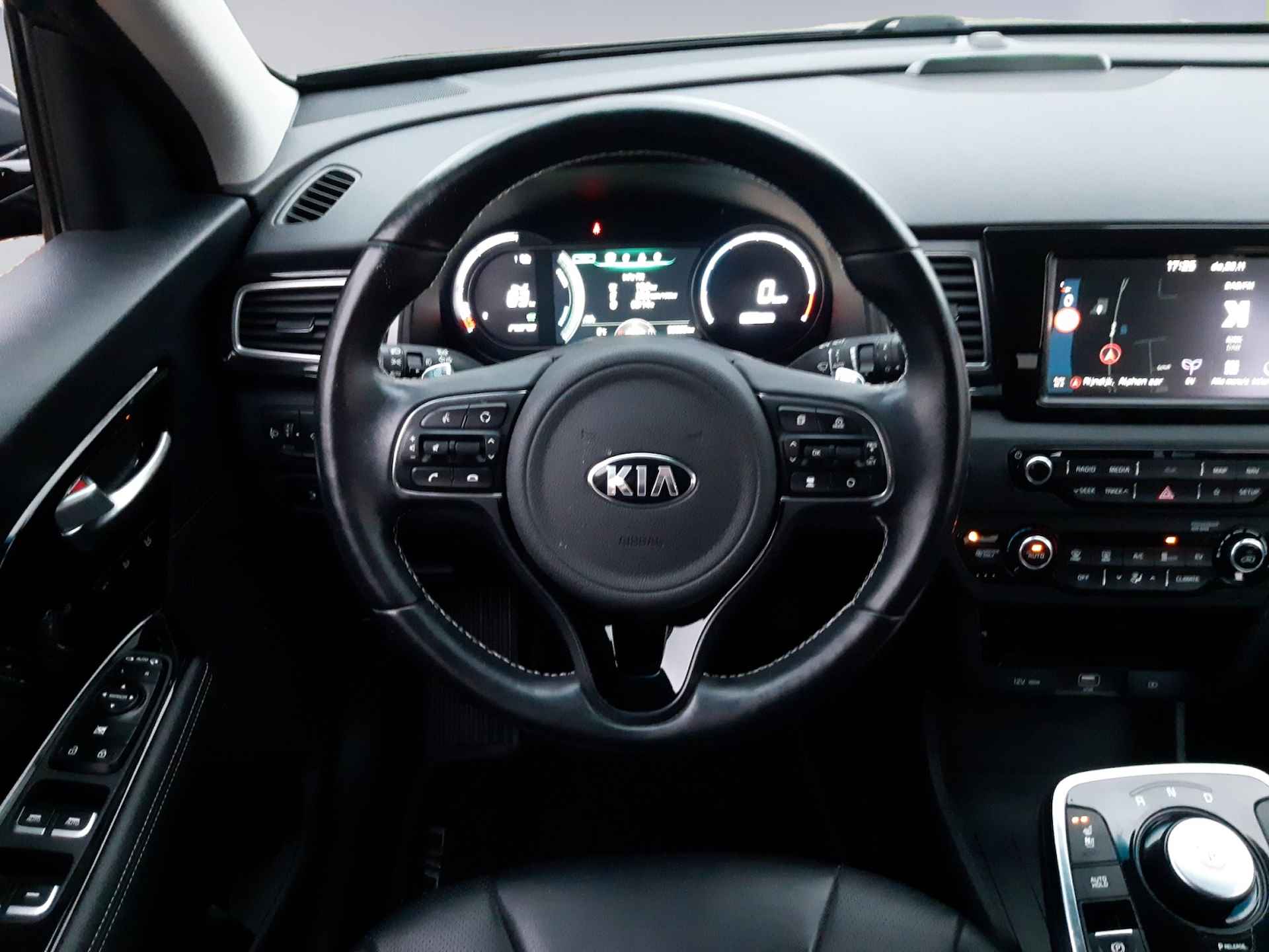 Kia e-Niro ExecutiveLine 64 kWh (204 PK) Kia-Dealer-Onderh, 12-Mnd-BOVAG, NL-Auto, Leer, Navigatie/Apple-Carplay/Android-Auto, Adaptive-Cruisecontrol, Keyless-Entry/Start, Parkeersensoren-V+A, Achteruitrijcamera, DAB, Premium-Audio, Stoelverwarming-V+A, Stoelventilatie, Stuurverwarming, Lm-Velgen-17Inch, Privacy-Glas - 23/33