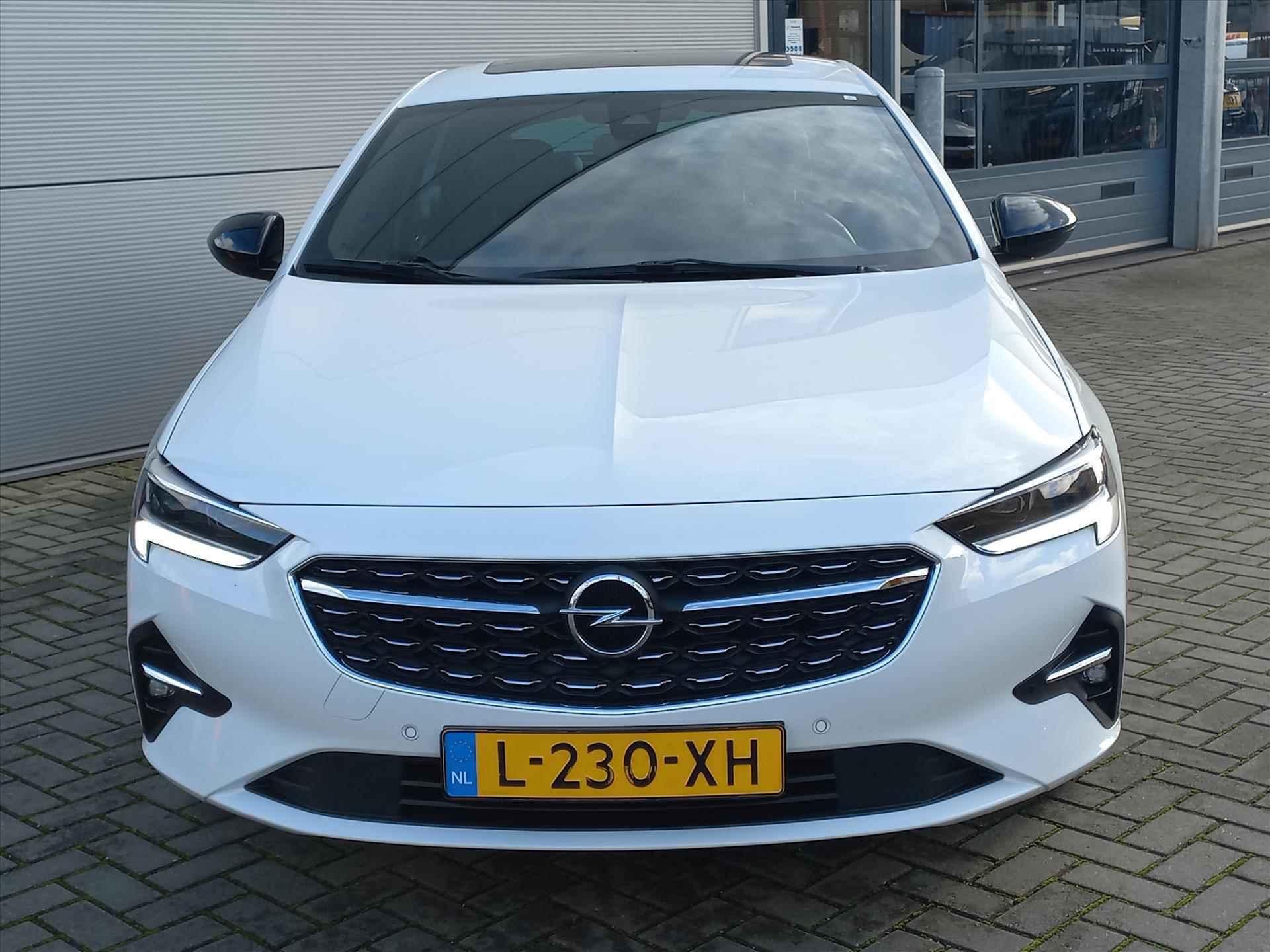 Opel Insignia Grand Sport 2.0T 200pk Business Elegance Automaat | Climate control | Navigatie | Winterpack | Open dak | Bose Sound System - 2/57