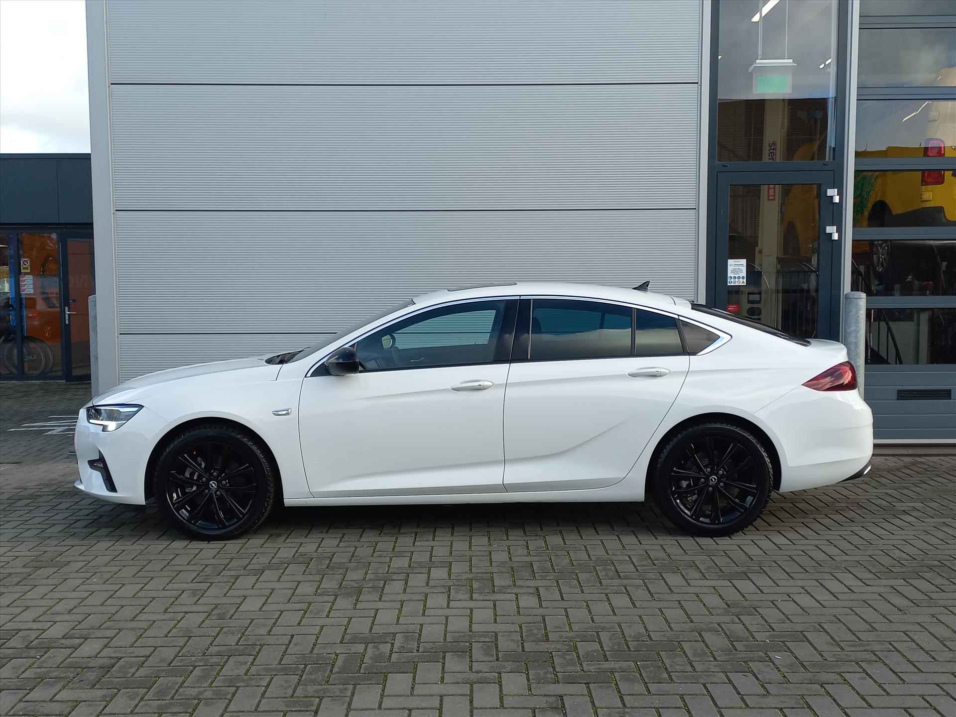 Opel Insignia Grand Sport 2.0T 200pk Business Elegance Automaat | Climate control | Navigatie | Winterpack | Open dak | Bose Sound System - 3/57